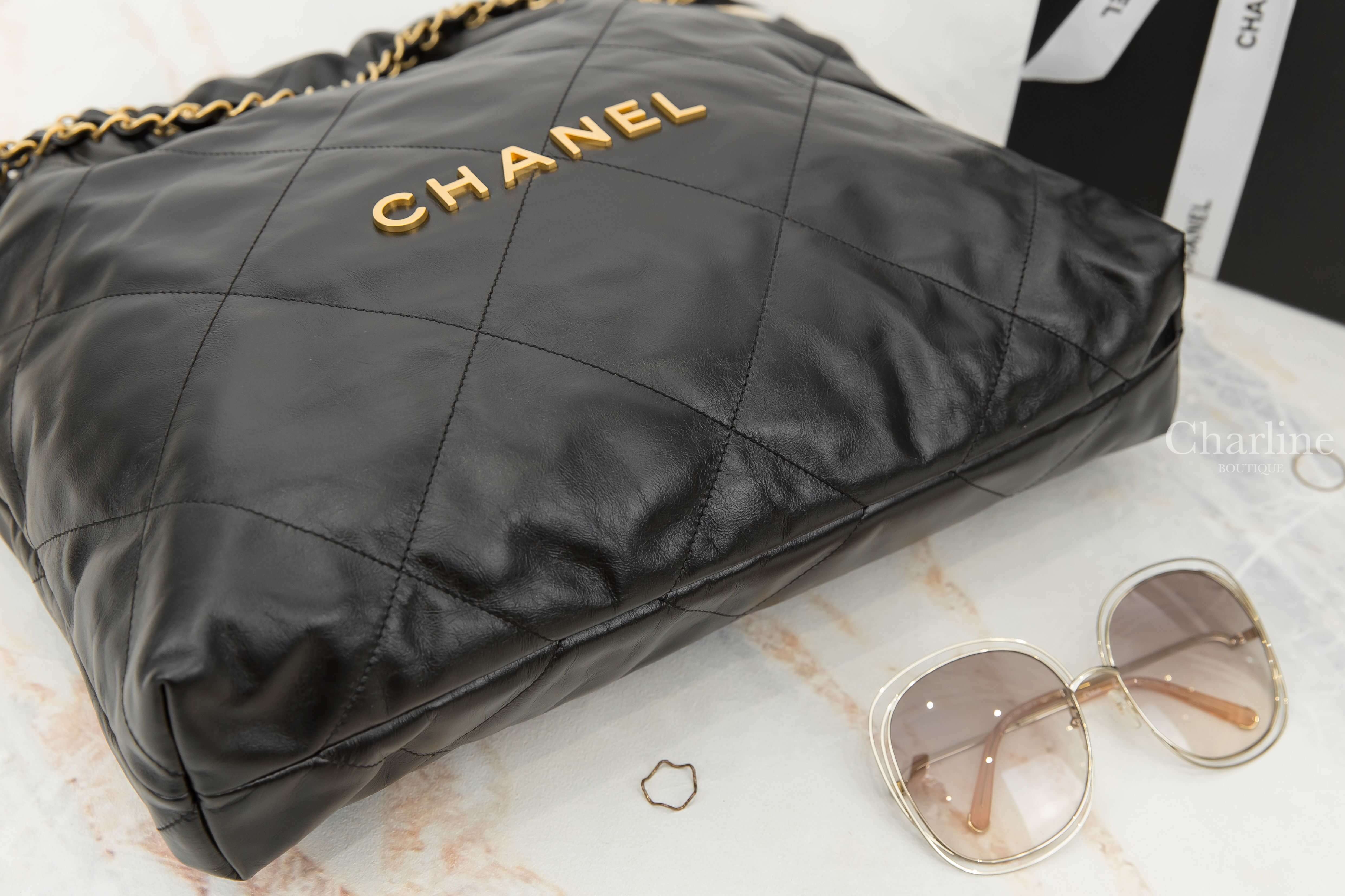 Chanel Chanel 22 Handbag 黑色金字徽章鍊帶中型牛皮大菱格紋肩背包-Charline Boutique 精品代購