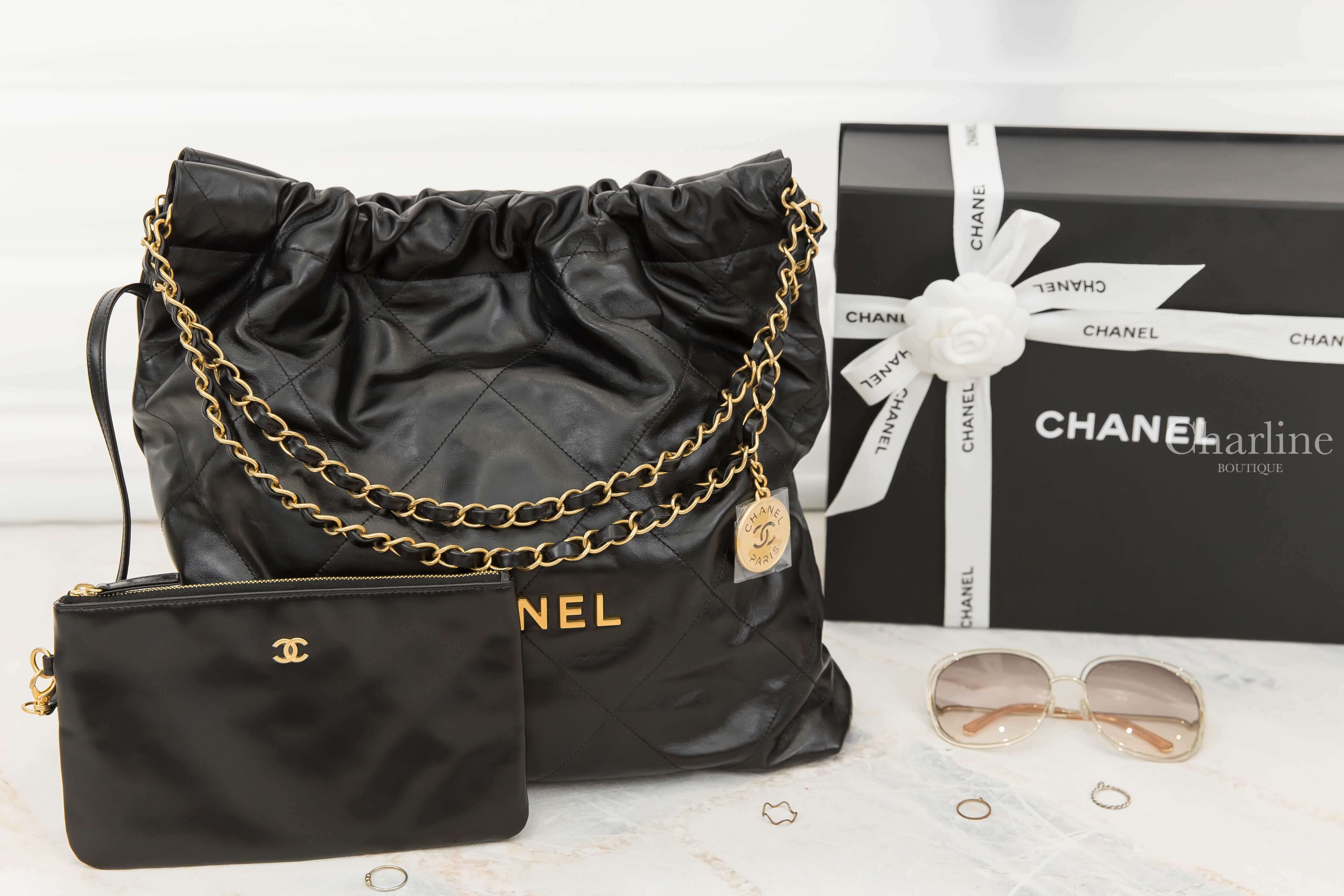 Chanel Chanel 22 Handbag 黑色金字徽章鍊帶中型牛皮大菱格紋肩背包-Charline Boutique 精品代購