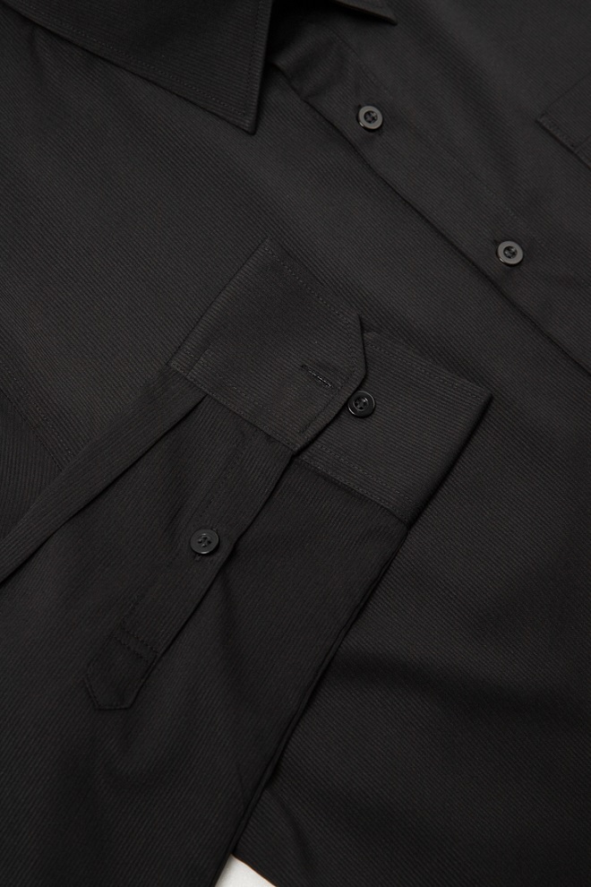 黑色直紋彈性修身襯衫-袖子示意圖