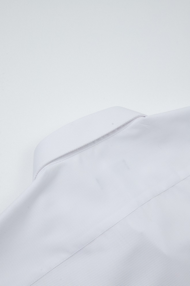 白色斜紋修身襯衫-背面示意圖