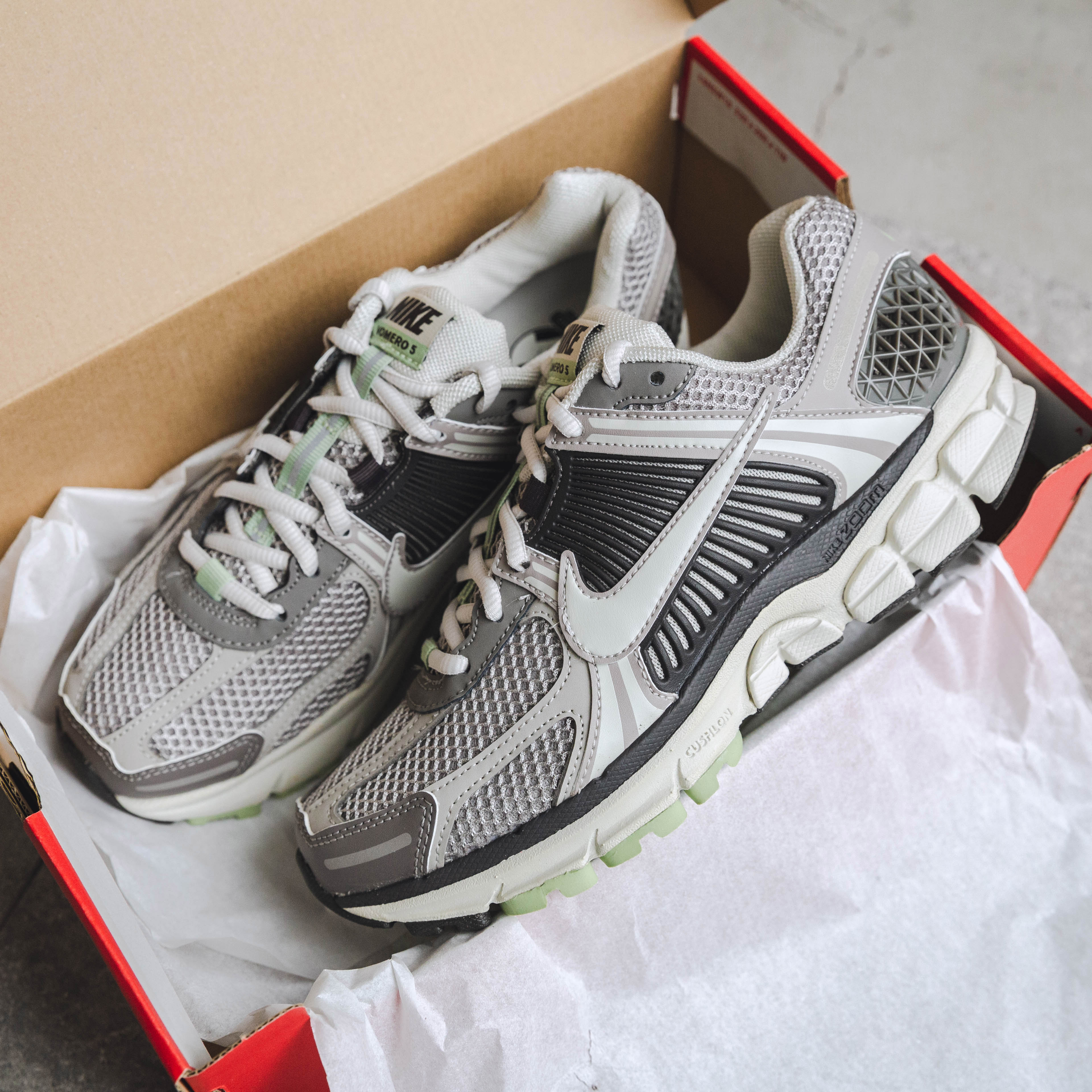 女款 Wmns Zoom Vomero 5 灰白 女鞋【FB8825-001】