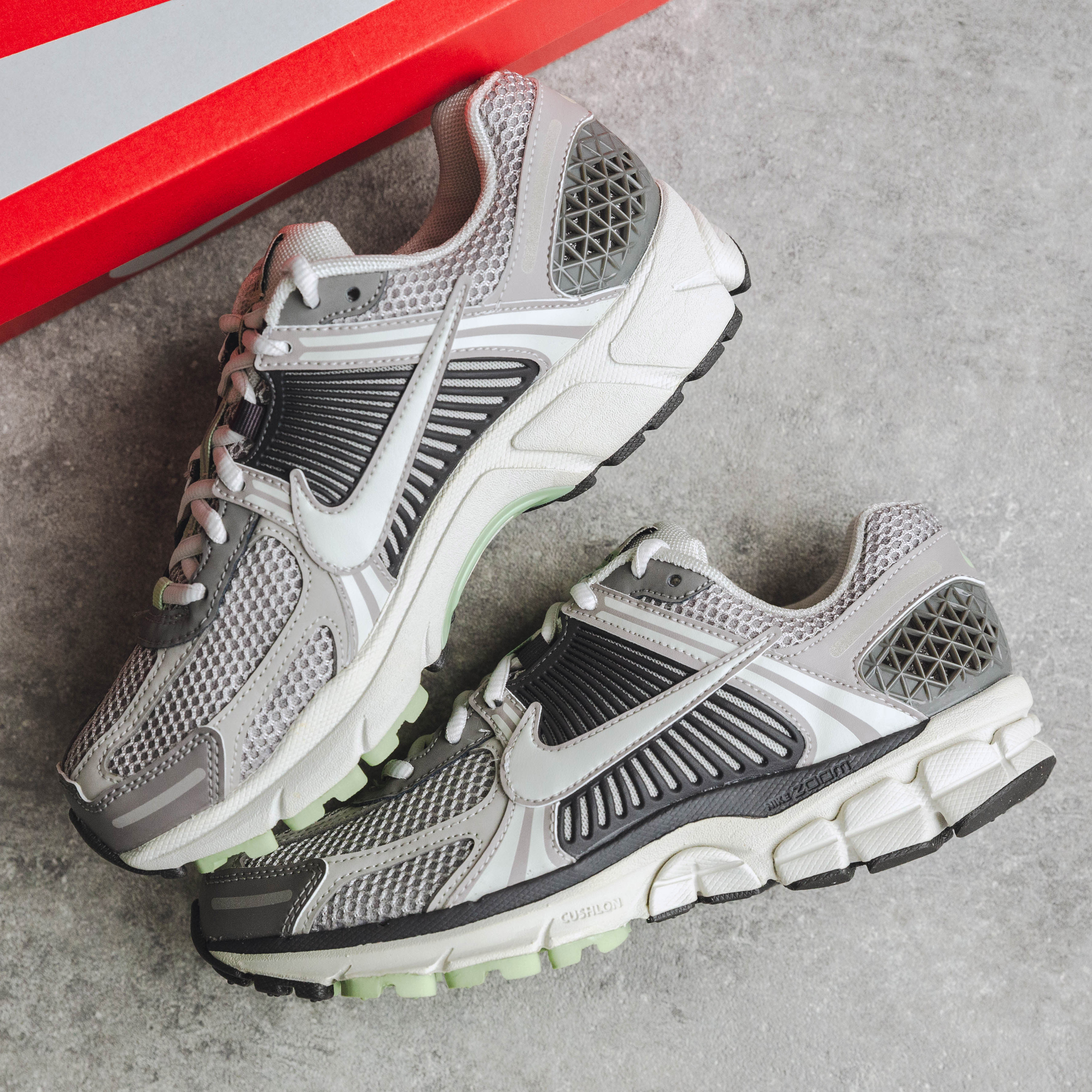 女款 Wmns Zoom Vomero 5 灰白 女鞋【FB8825-001】