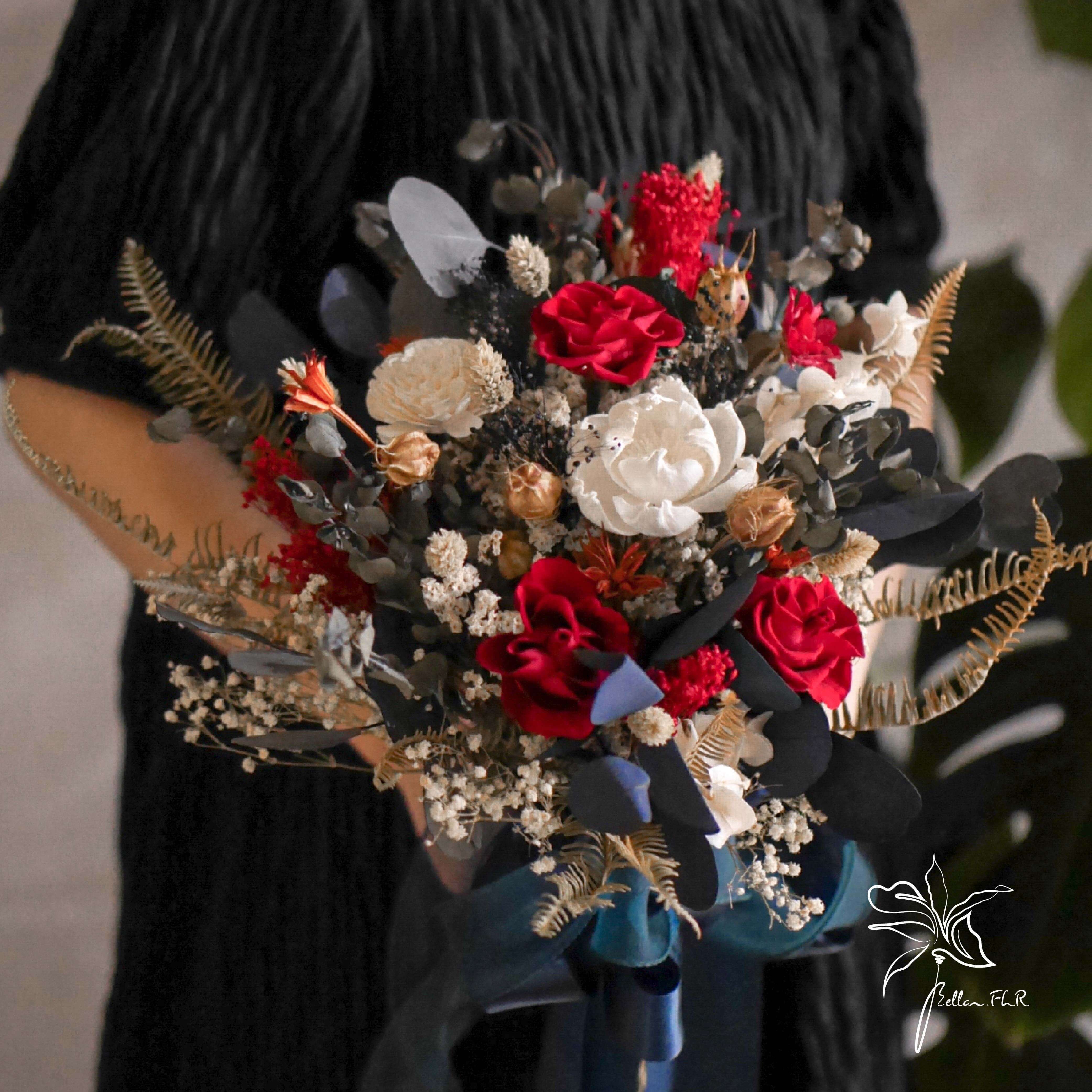 【愛情鐘擺】3朵永生主花中型捧花