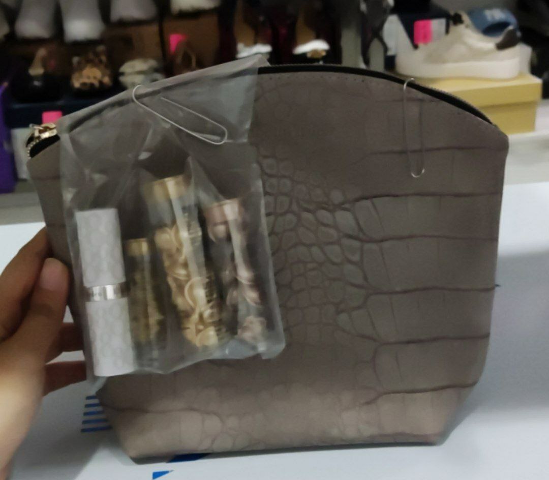 [S] ELIZABETH ARDEN EA 4 PIECE GIFT SET WITH GREY POUCH, SEA40 (SEA40)
