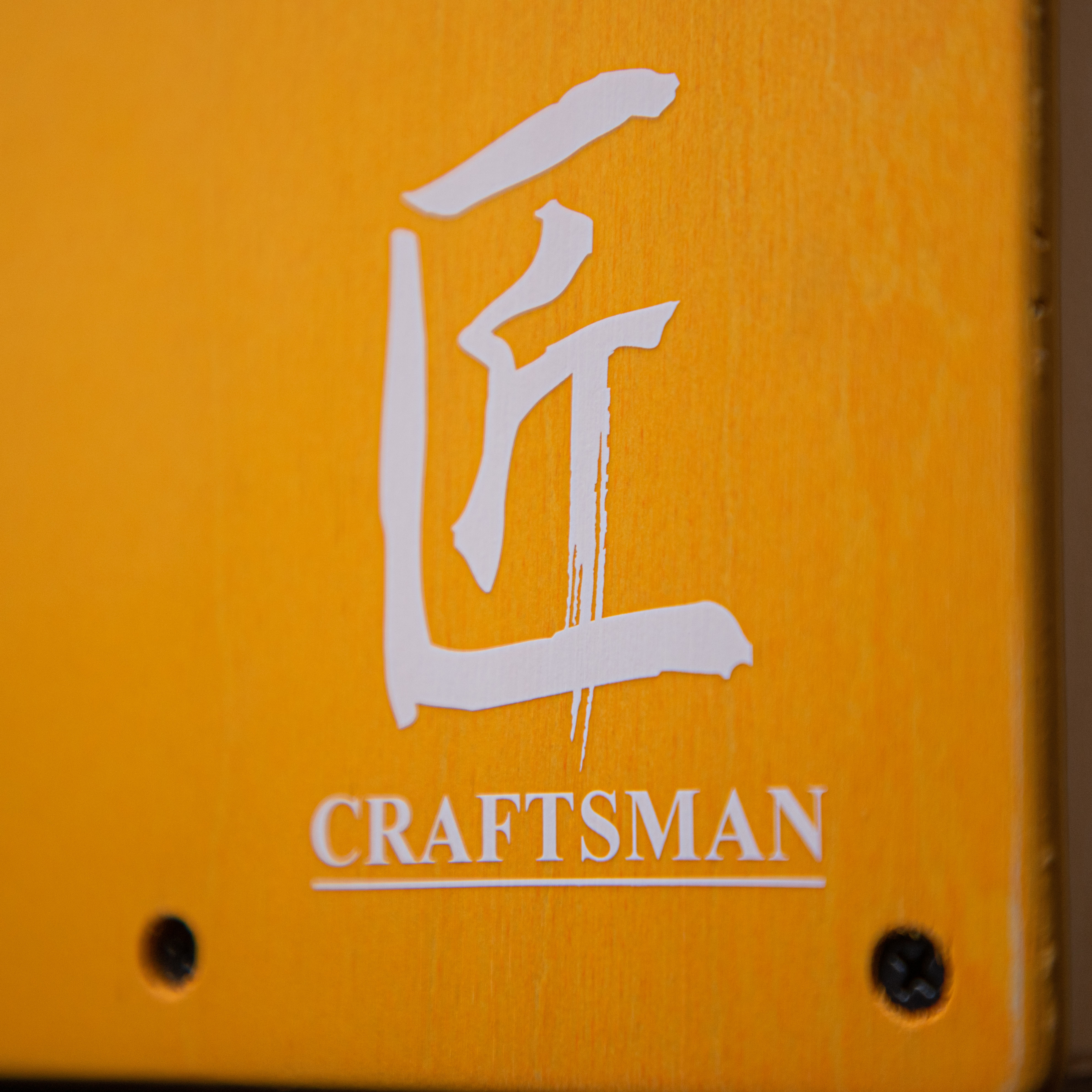 匠 木箱鼓 CRAFTSMAN 小鼓響線 台灣製 Cajon 初學者首選 ｜ C-CJ1SN 原木色 匠 木箱鼓 CRAFTSMAN 小鼓響線 台灣製 Cajon 初學者首選 ｜ C-CJ1SN 原木色 / C-CJ1SG 橘色 / C-CJ1SB 藍色 第 6 張圖片｜三峽鼓 / 打擊