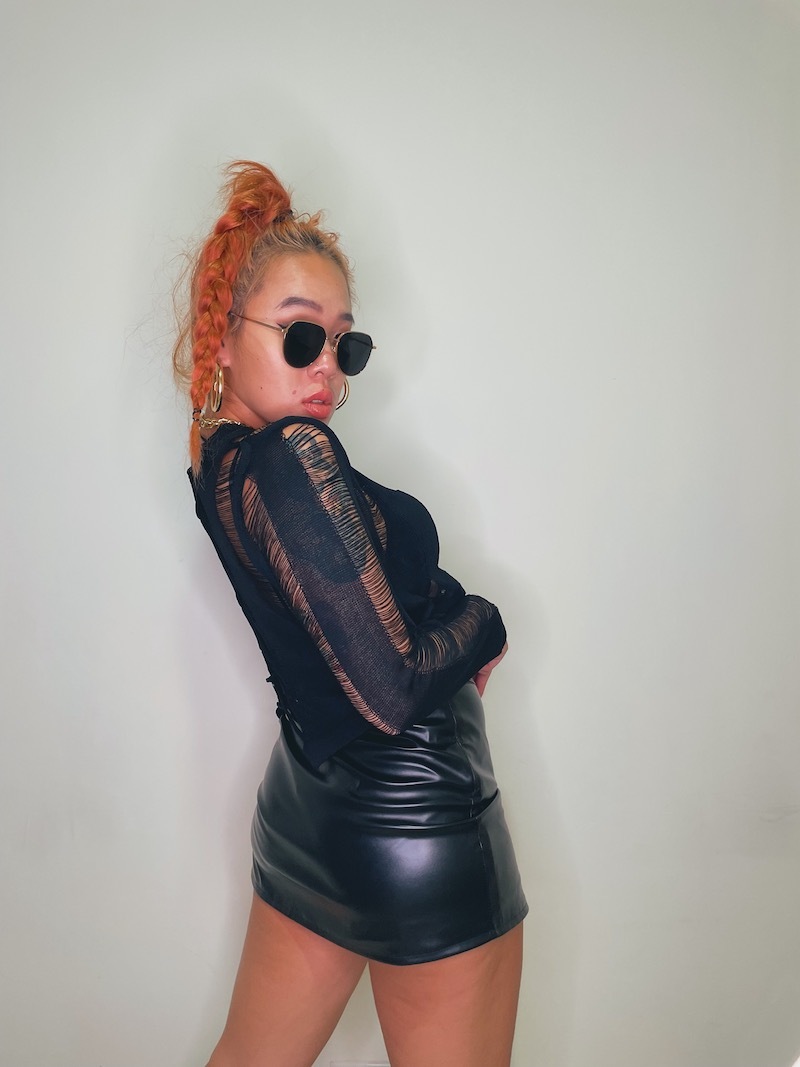 辣黑Ｖ字低腰皮裙