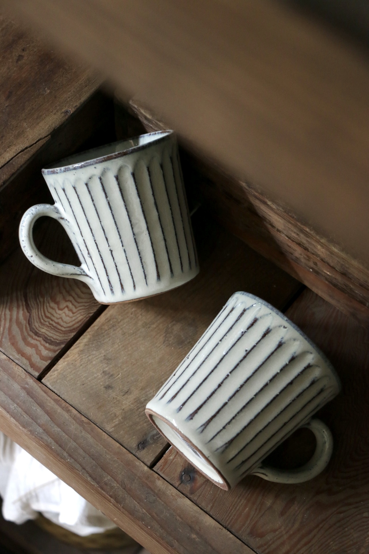 白釉彫馬克杯L 330ml