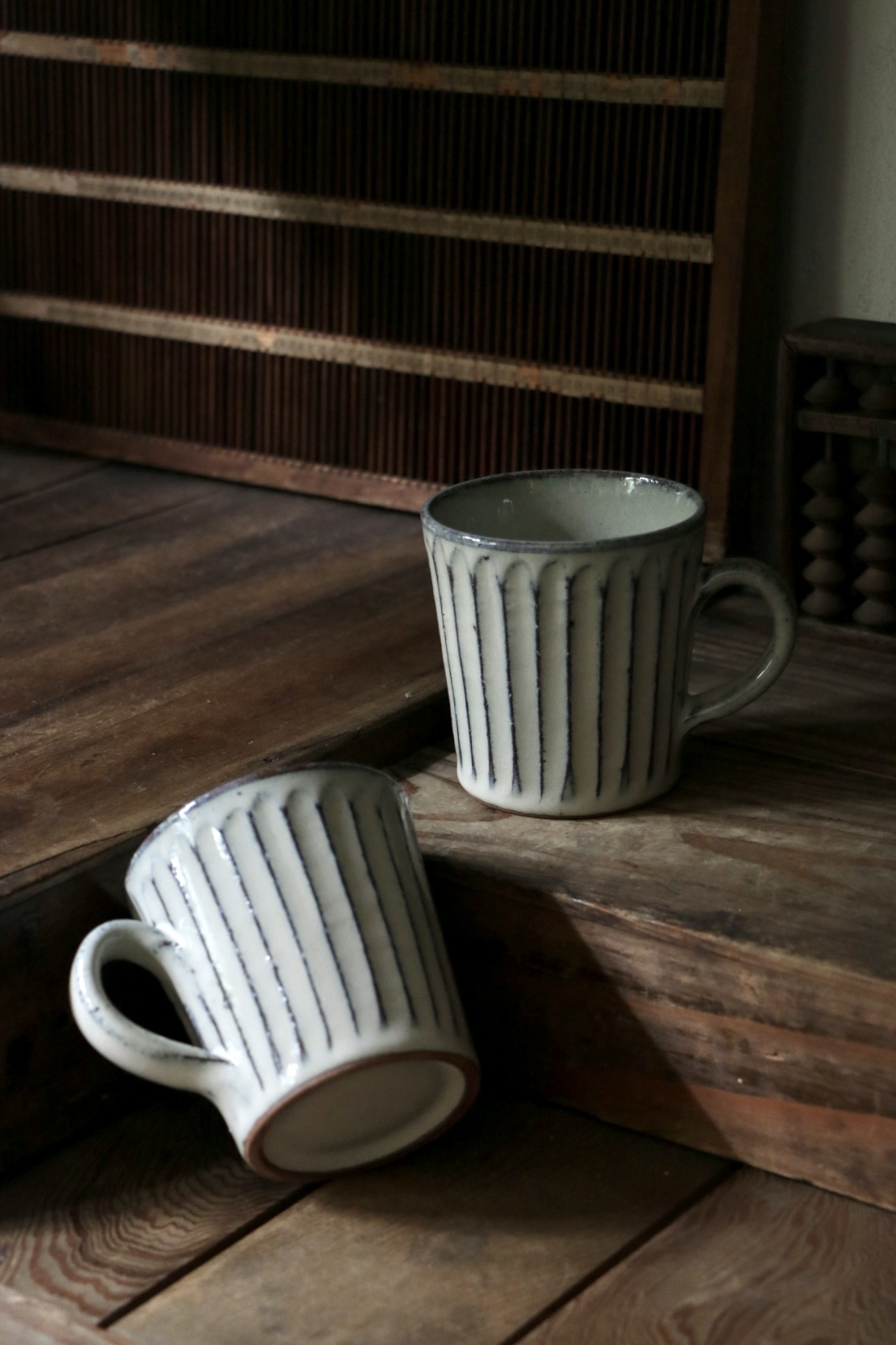 白釉彫馬克杯L 330ml