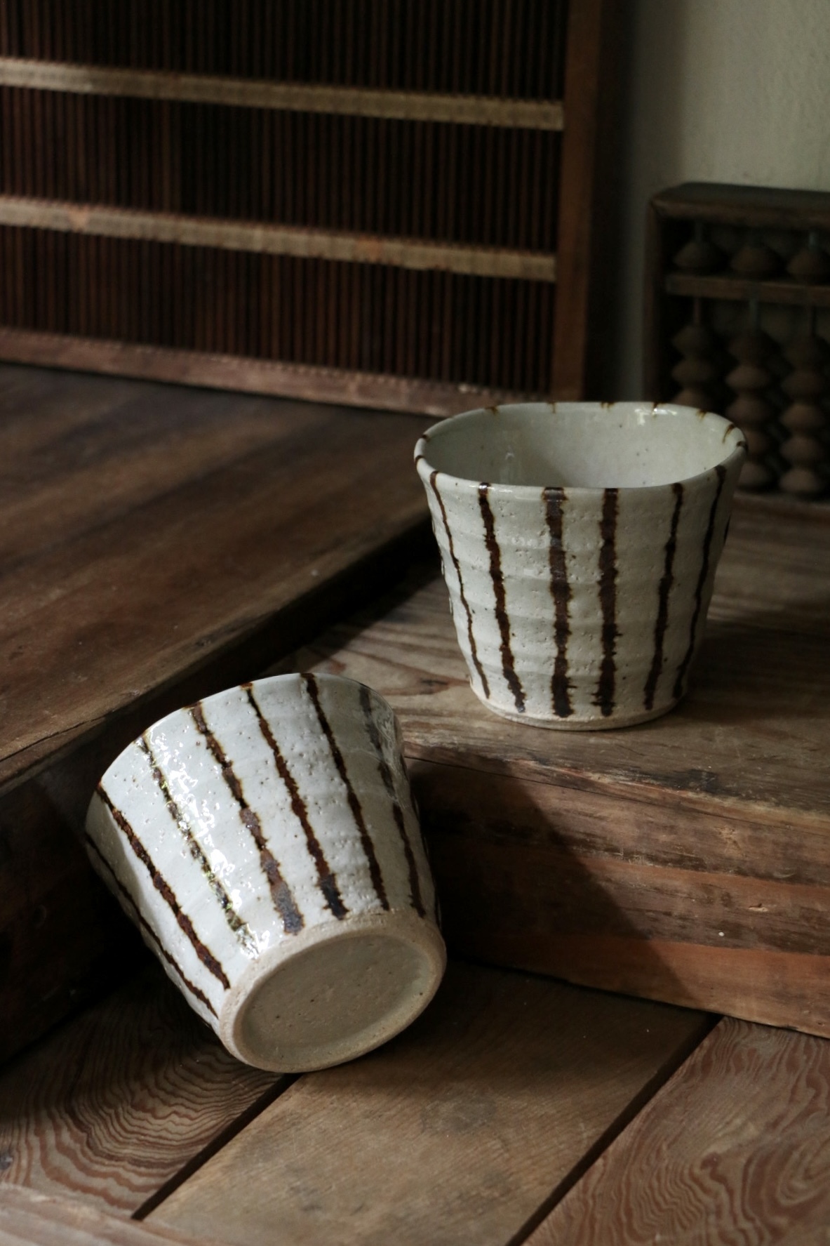 陶製棕十草豬口杯