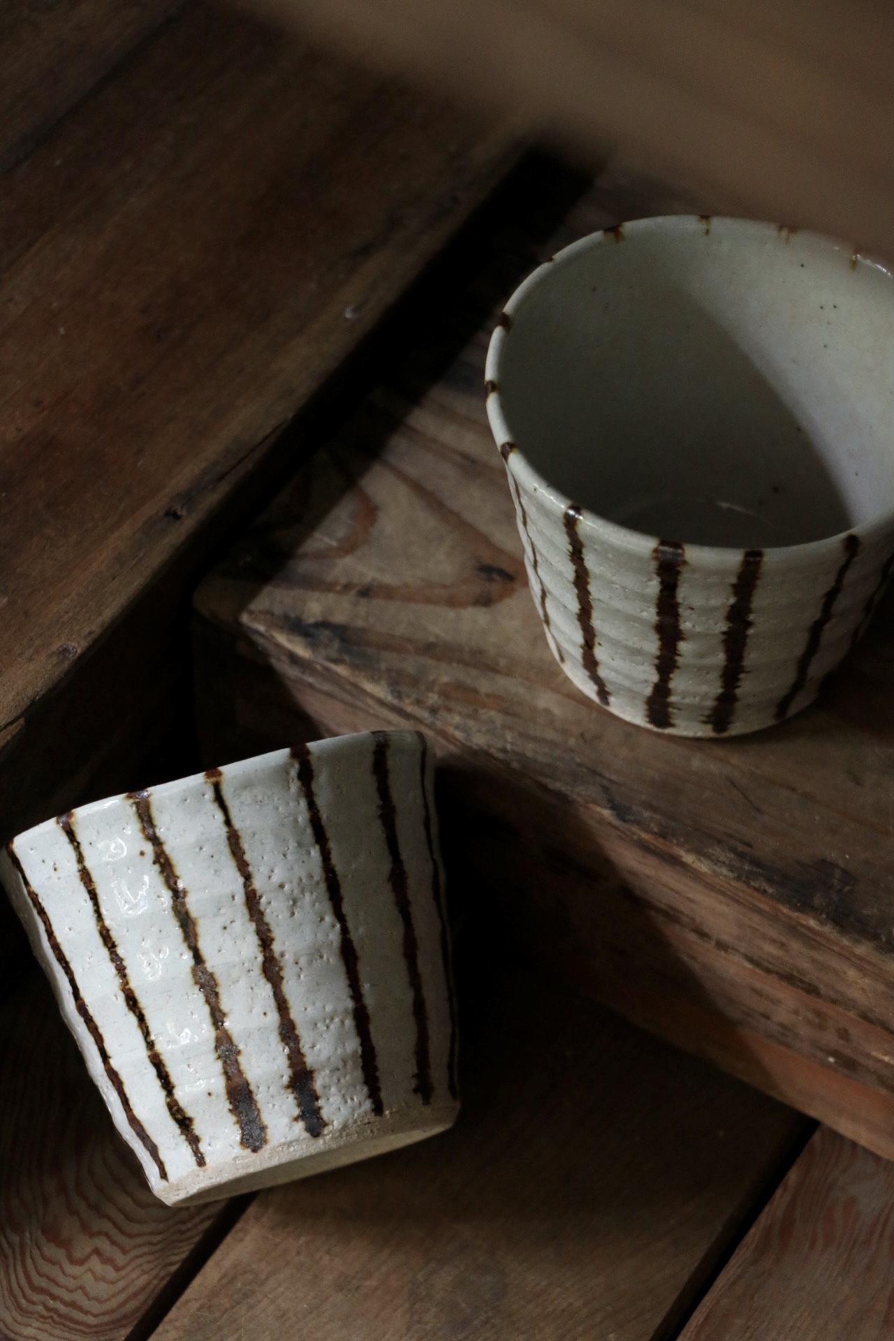 陶製棕十草豬口杯