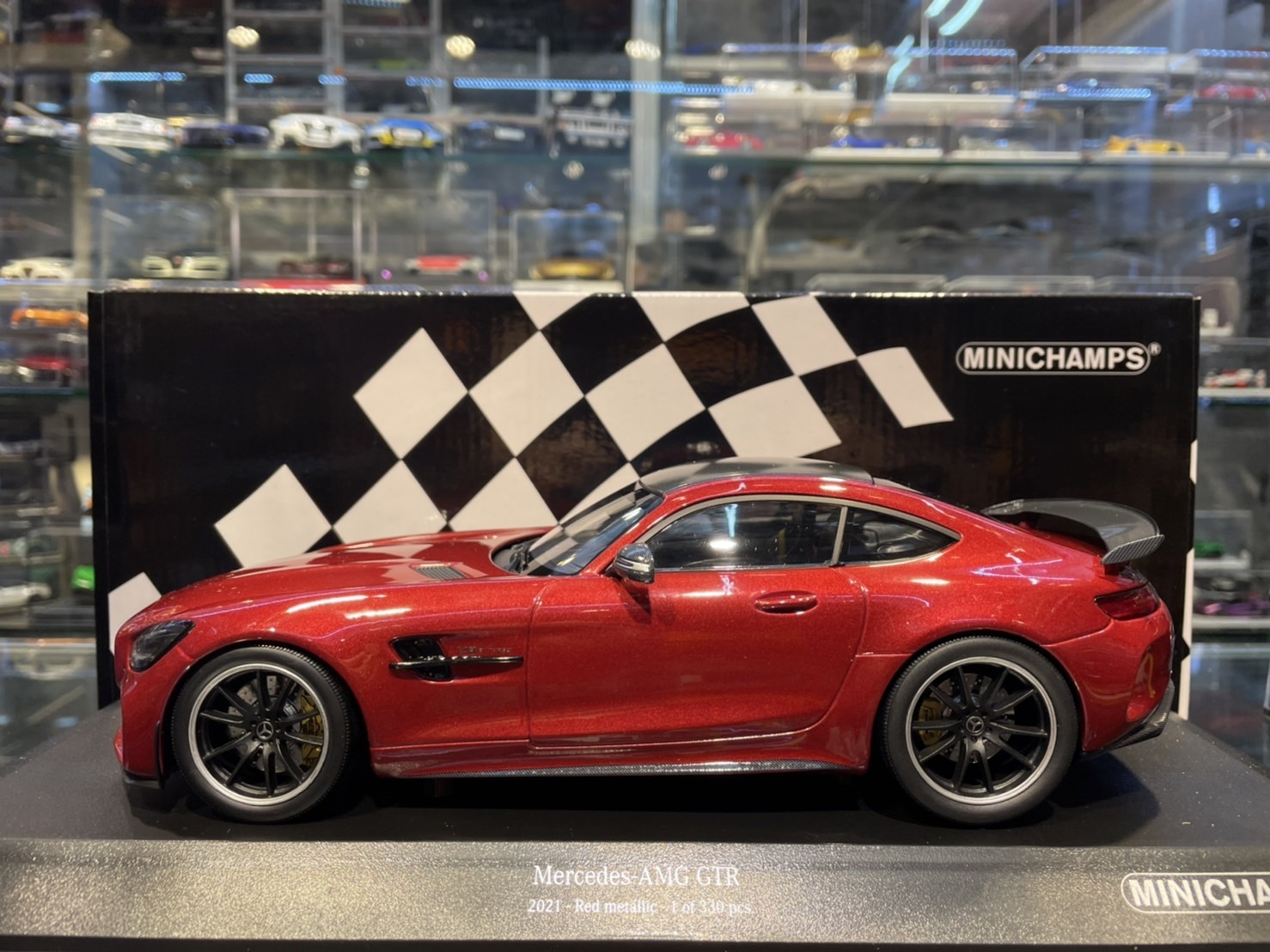 MINICHAMPS Mercedes-AMG GTR Red Metallic 155036027 1/18