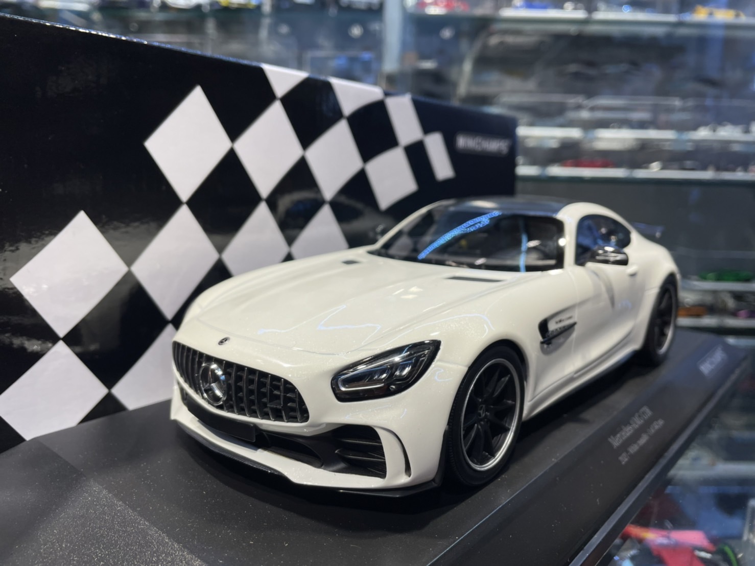 Modèle Réduit Mercedes-AMG GT-R 2021 Rouge 1:18 Minichamps - Neuf Avec Boîte