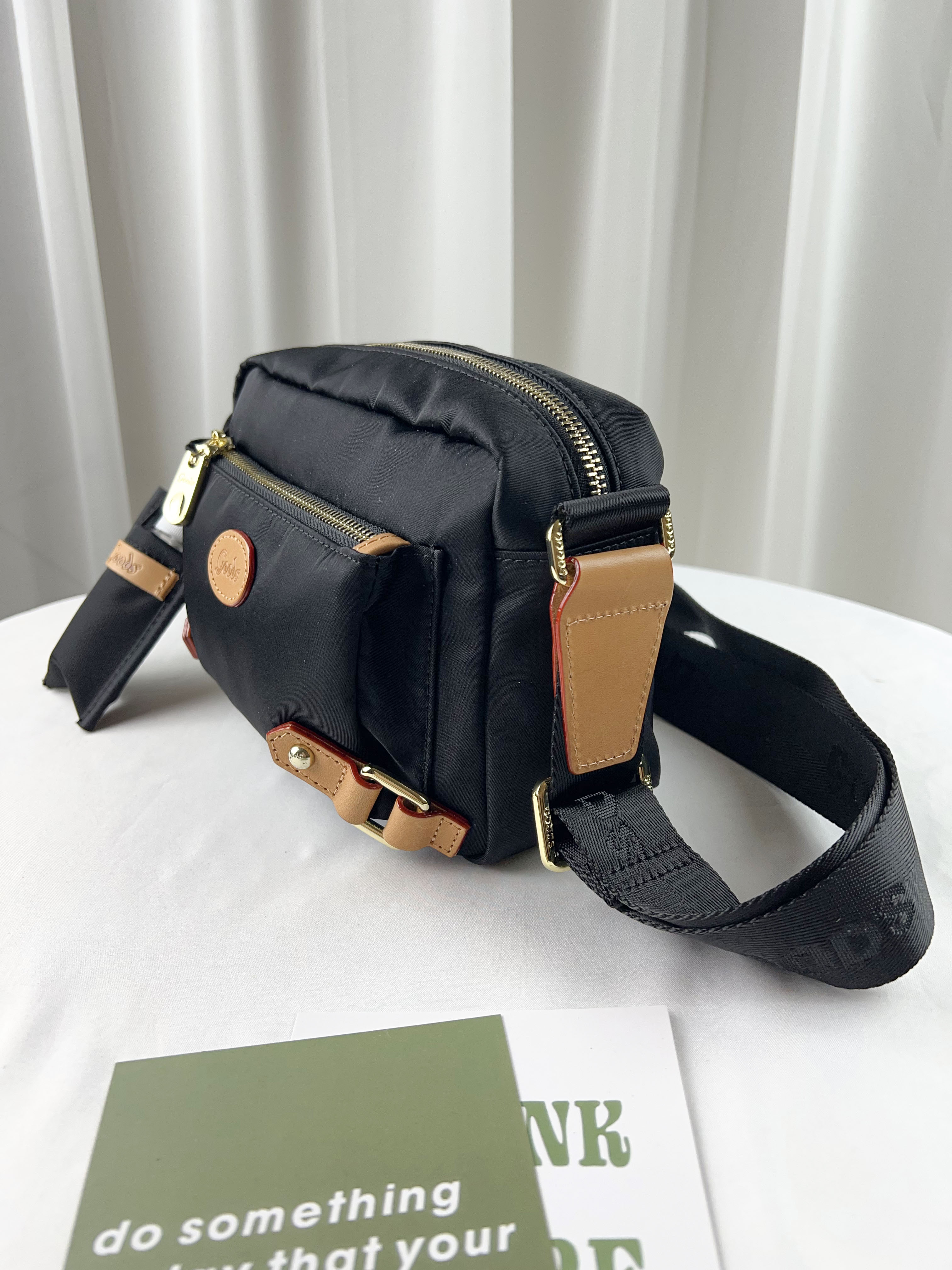 GOODS 素面尼龍防潑水側背包 附酒精保護套+酒精瓶   #2827