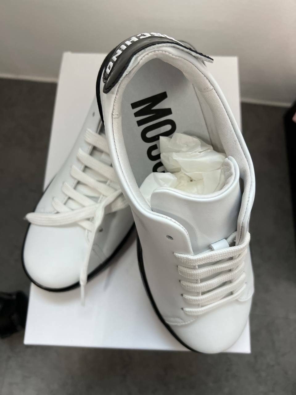 [S] MOSCHINO SNEAKERD.LOGO25 VIT.BIANCO/VER NERO, MA15012G1BMF110A (SM294)