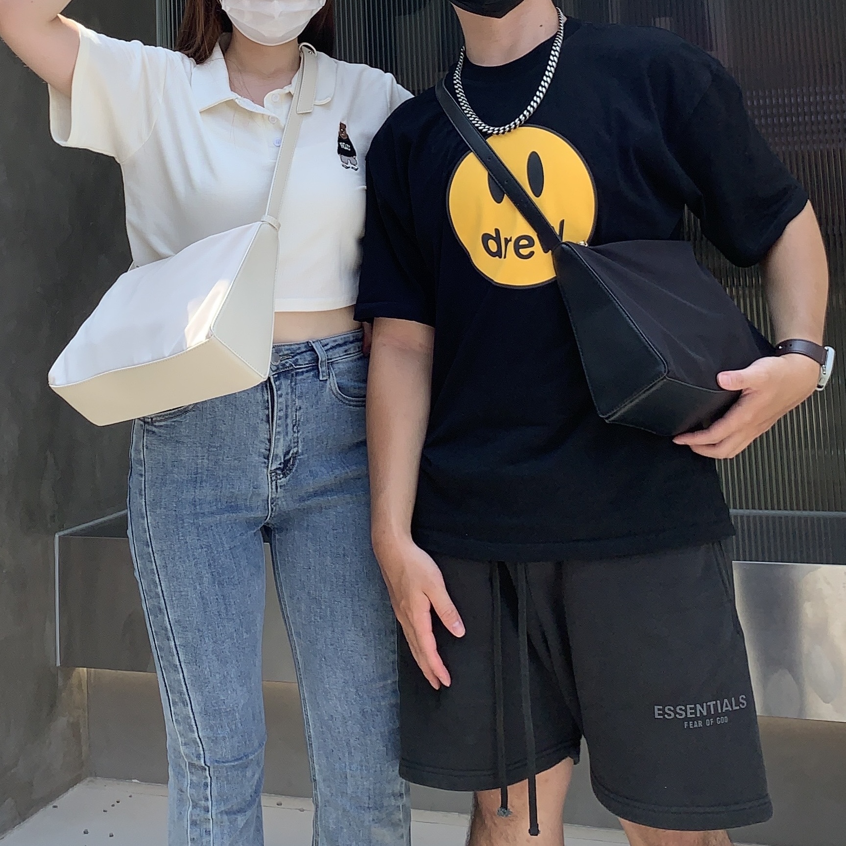 素面防潑水斜跨包