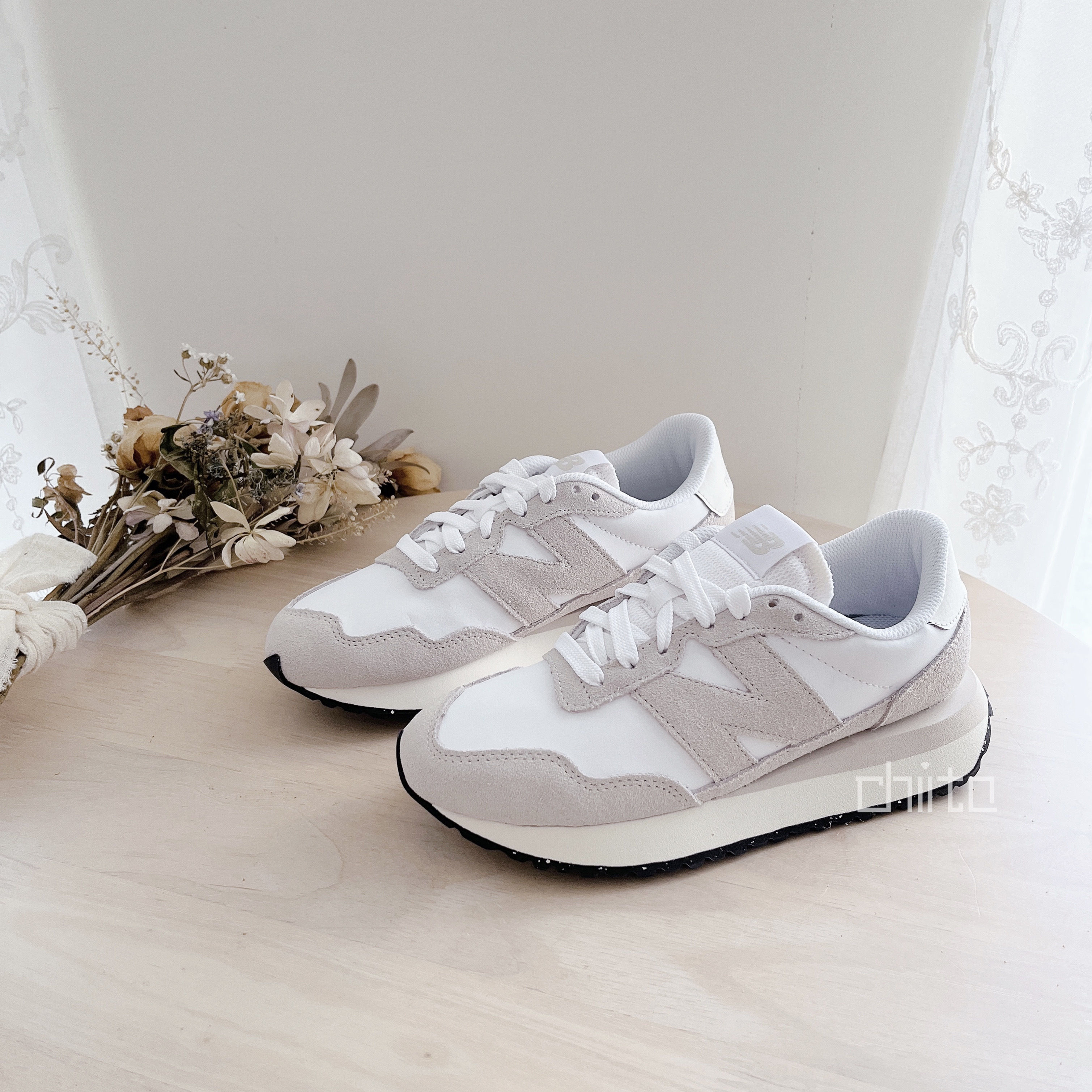 New Balance 237 燕麥奶灰
