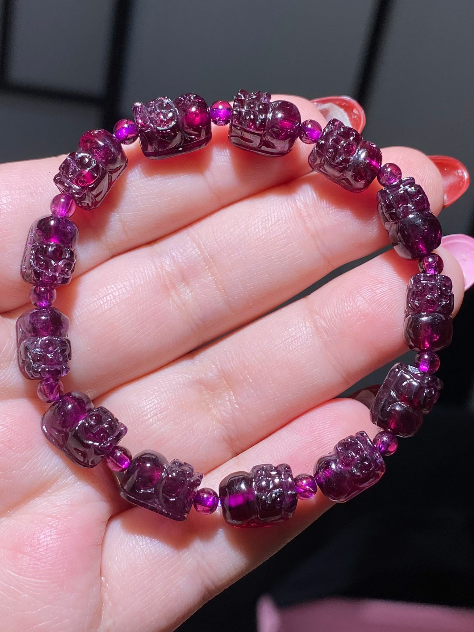 7+mm 高質紫牙烏石榴石貔貅手串