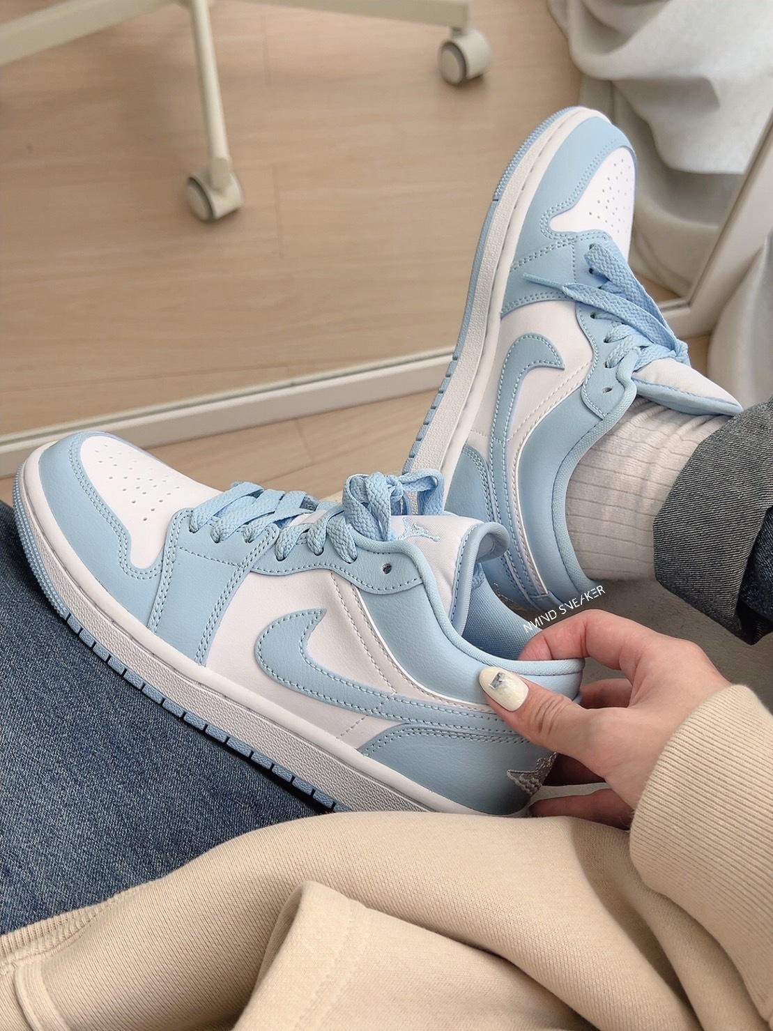 NIKE W Air Jordan 1 Low Aluminum 天空藍(DC0774141)