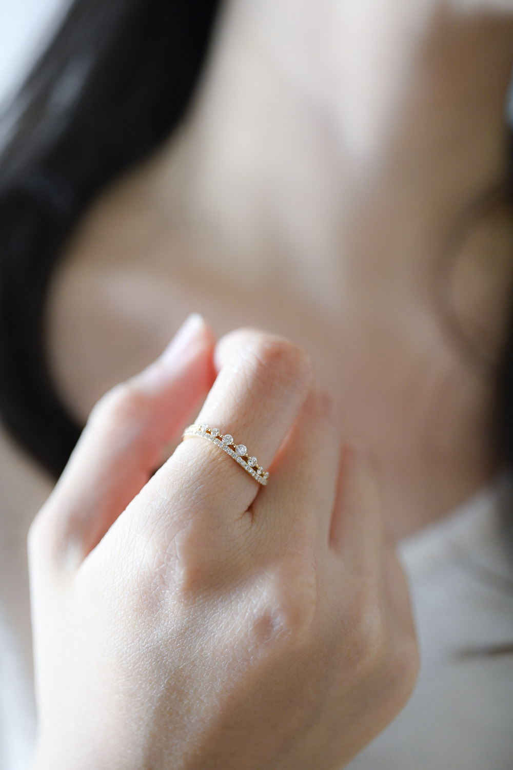 18K Curvy Diamond Ring