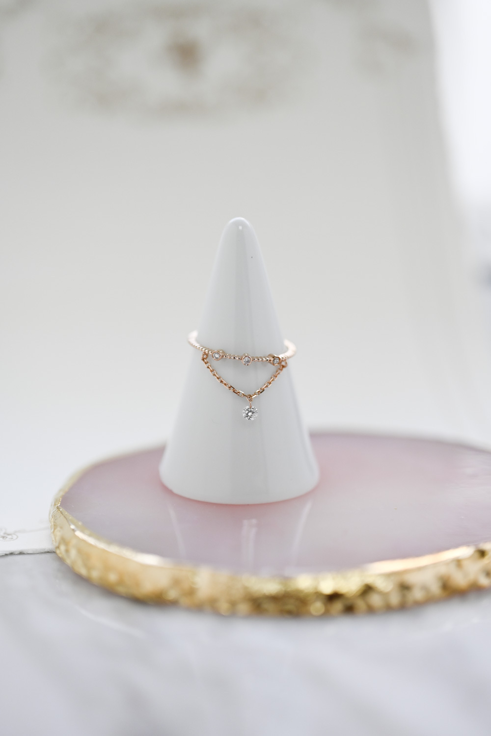 18K Little Double línea Hanging Diamond Ring