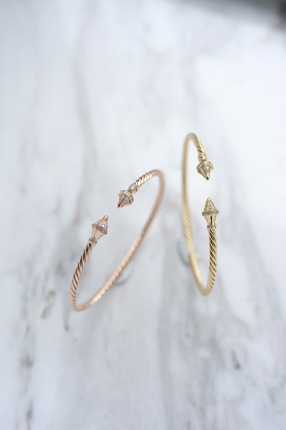18K Giro Lápiz Diamond Bangle