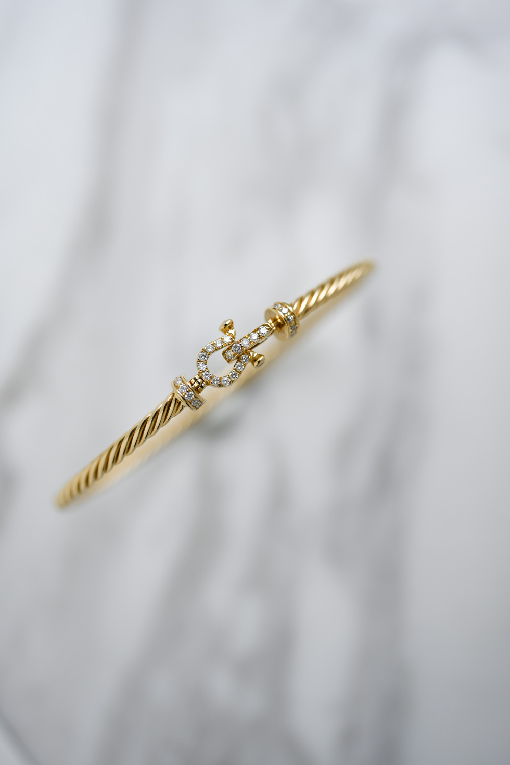 18K Giro Horseshoe Lock Diamond Bangle