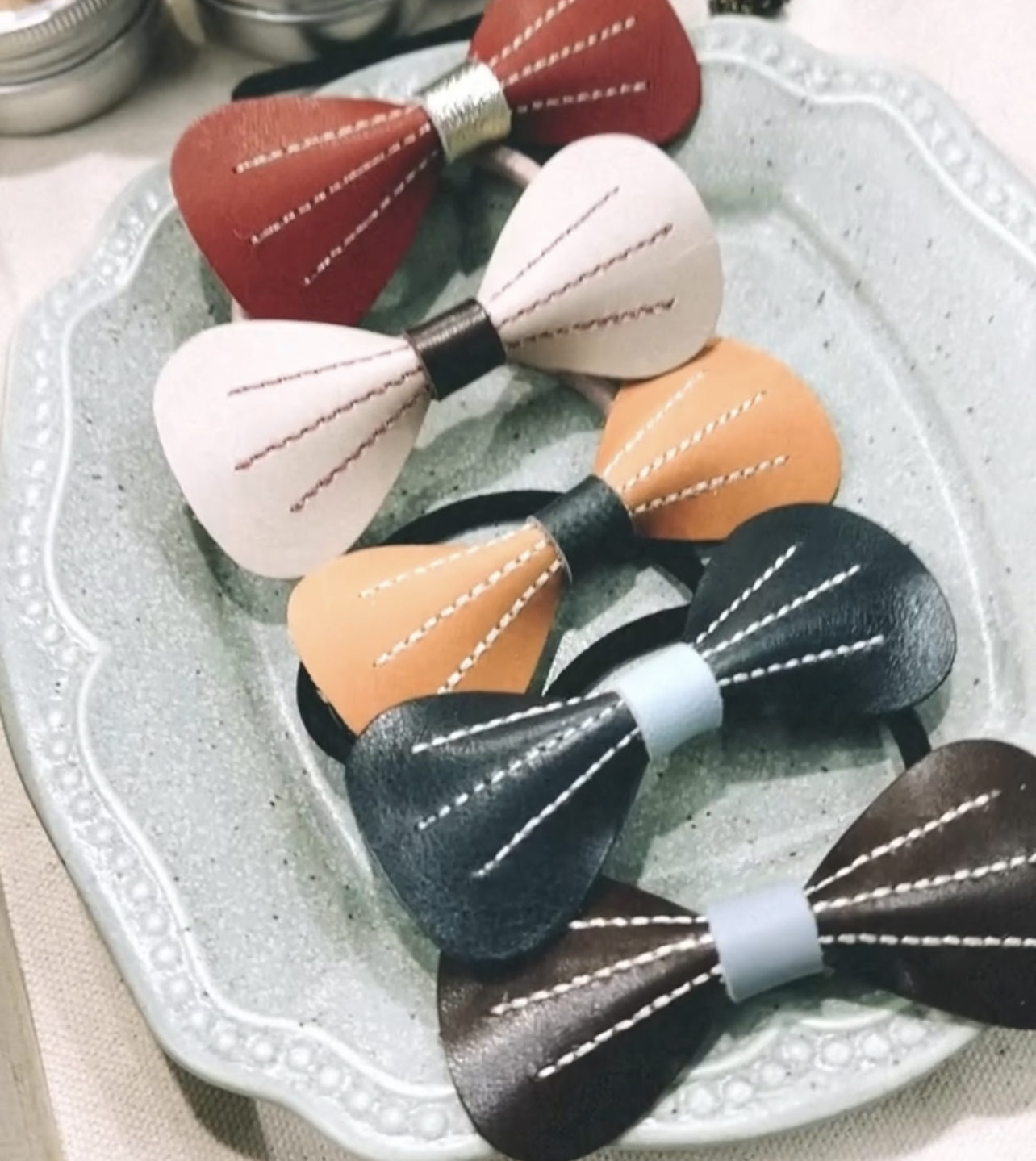 hsiu手工皮革刺繡髮圈 (多色可選)