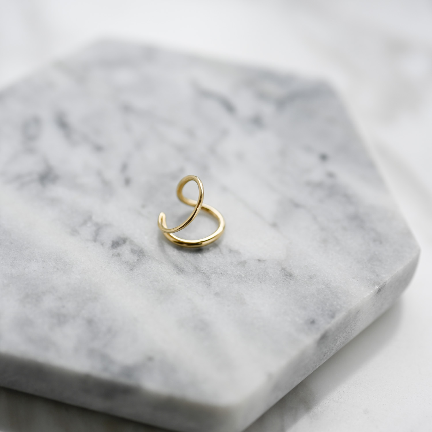 18K Linea Plain Gold Earcuff