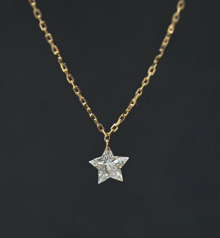 *(Y) 18K Single Star Shape Laser Hole Diamond Necklace