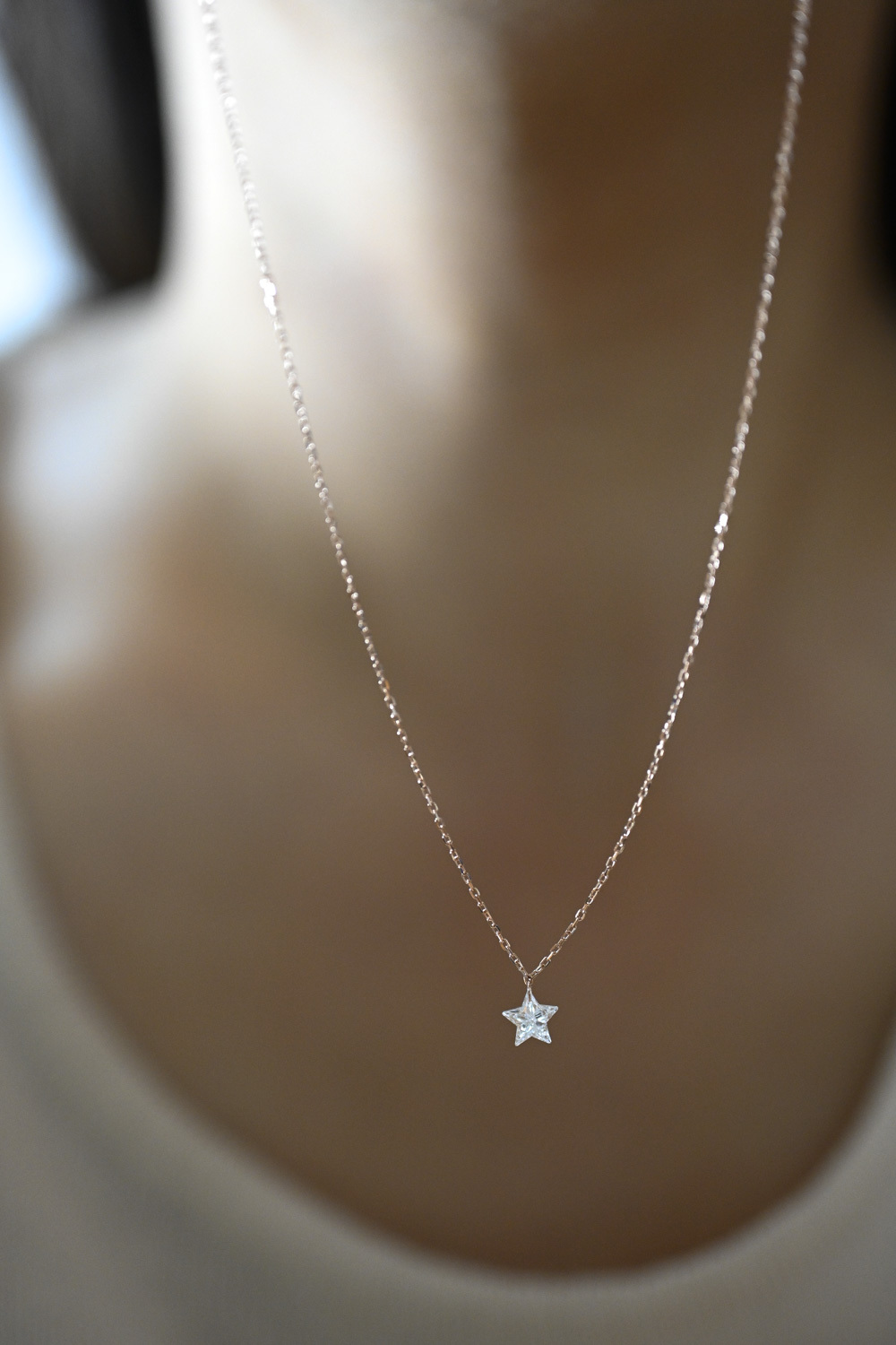 *(Y) 18K Single Star Shape Laser Hole Diamond Necklace