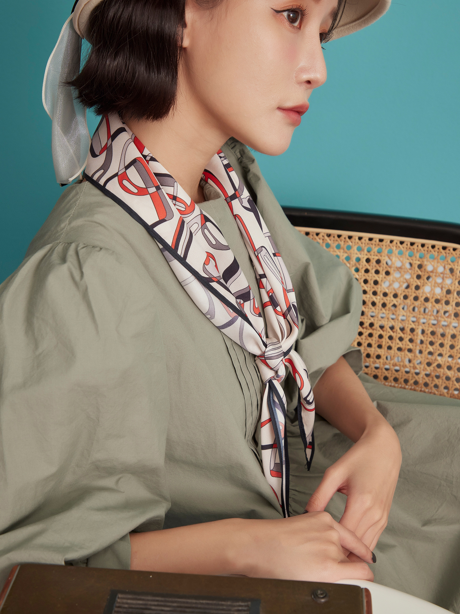 星探雷達。半圓滿版拚色領巾