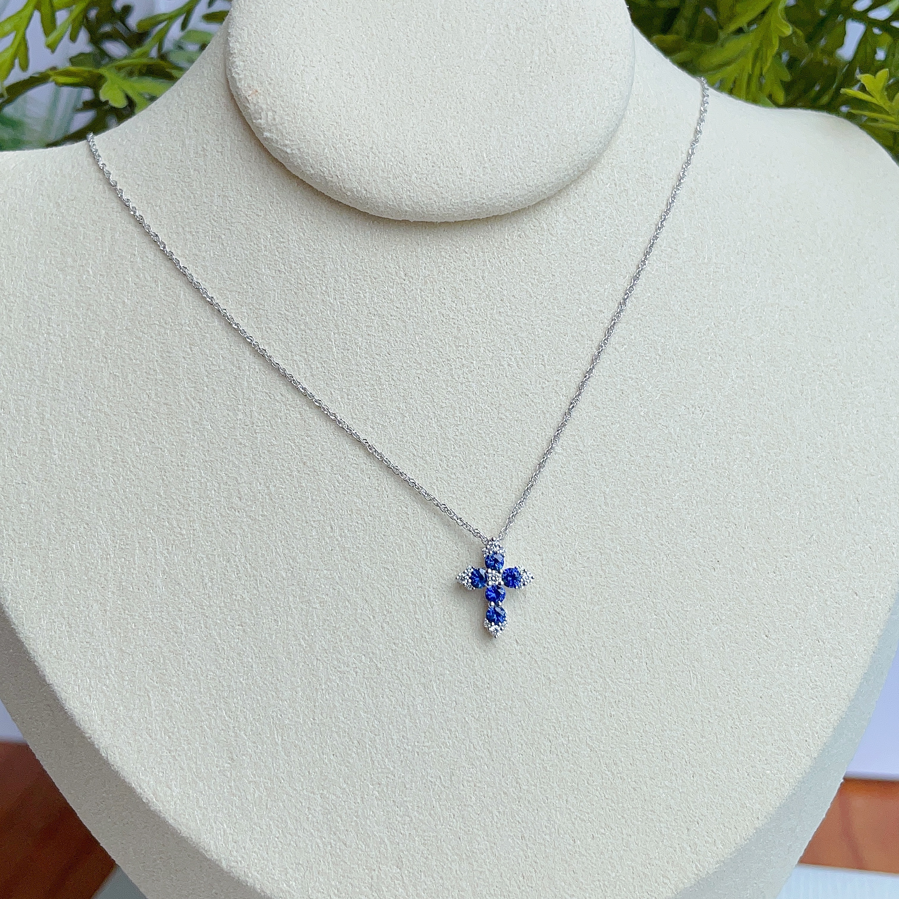 18K金天然藍寶石鑽石吊墜-迷你十字架