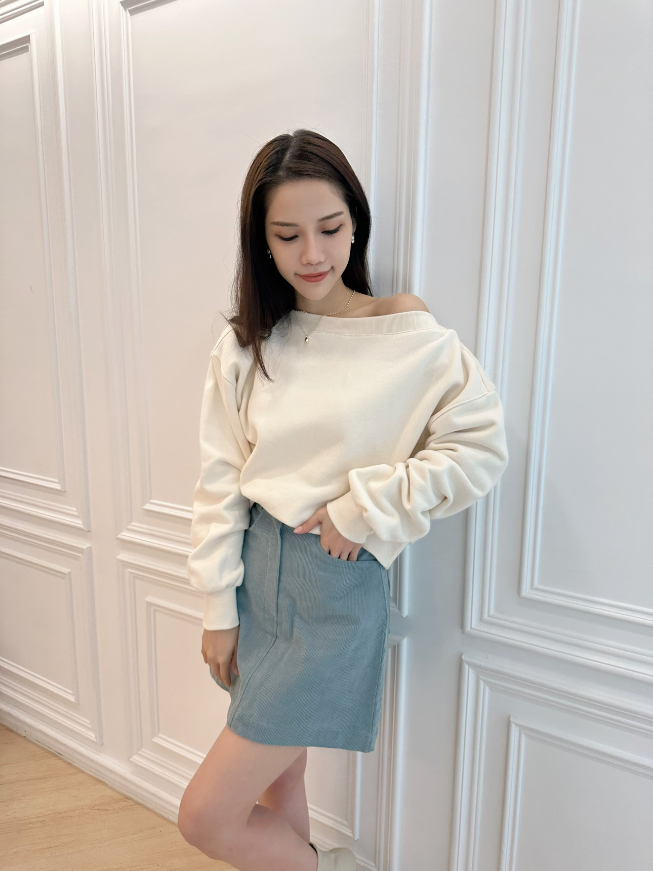 襯膚色系燈芯絨短裙