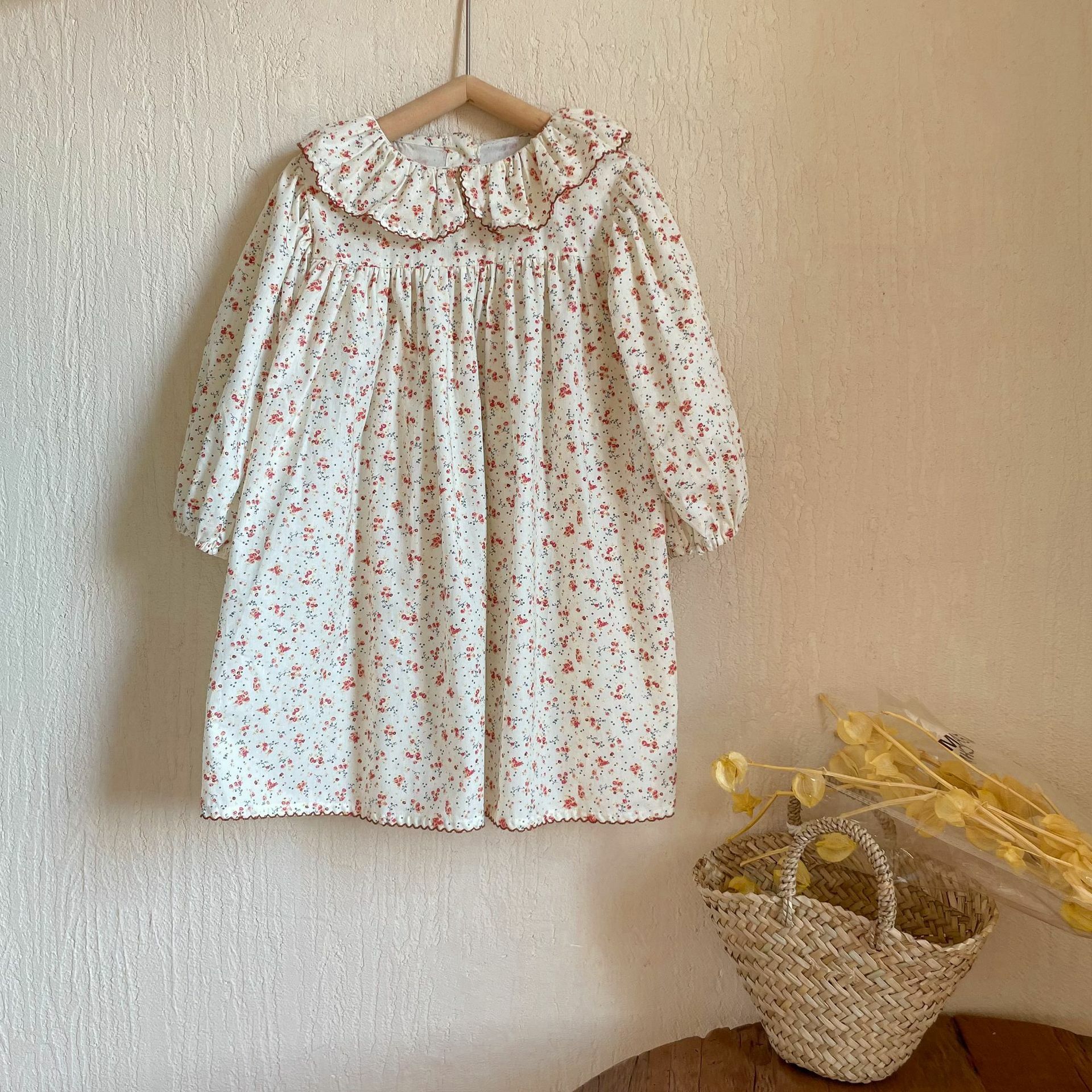 花邊翻領小碎花洋裝