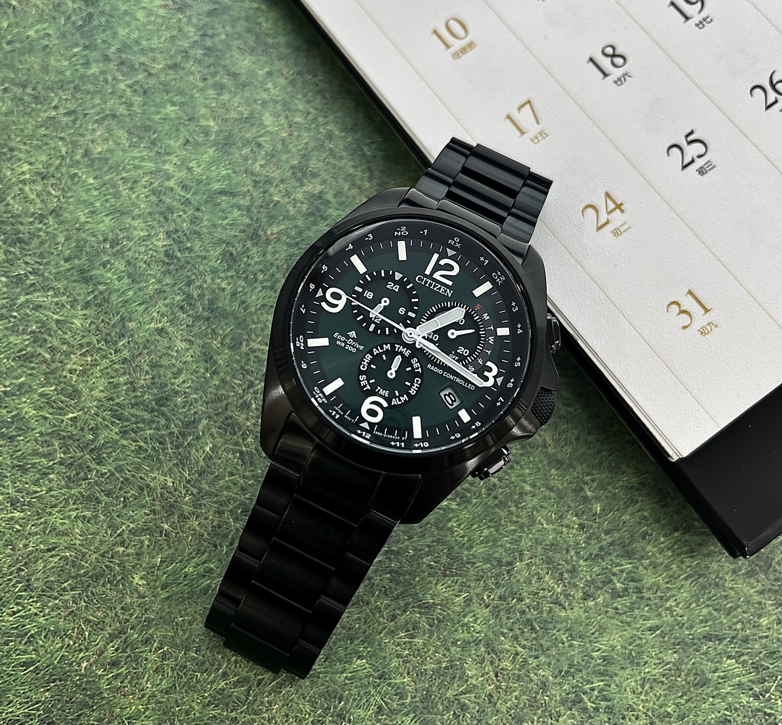 【CITIZEN】PROMASTER 限量光動能電波萬年曆計時腕錶-墨綠 CB5925-82X 45.4mm Modern Watch