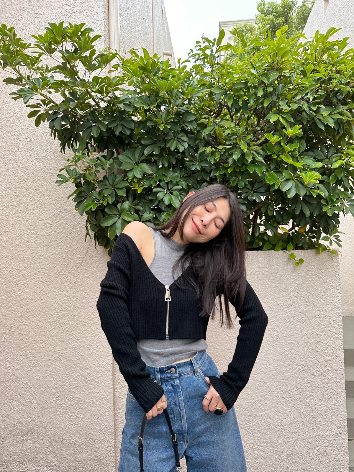 HANAA羊毛V領黑色短款拉鍊毛衫