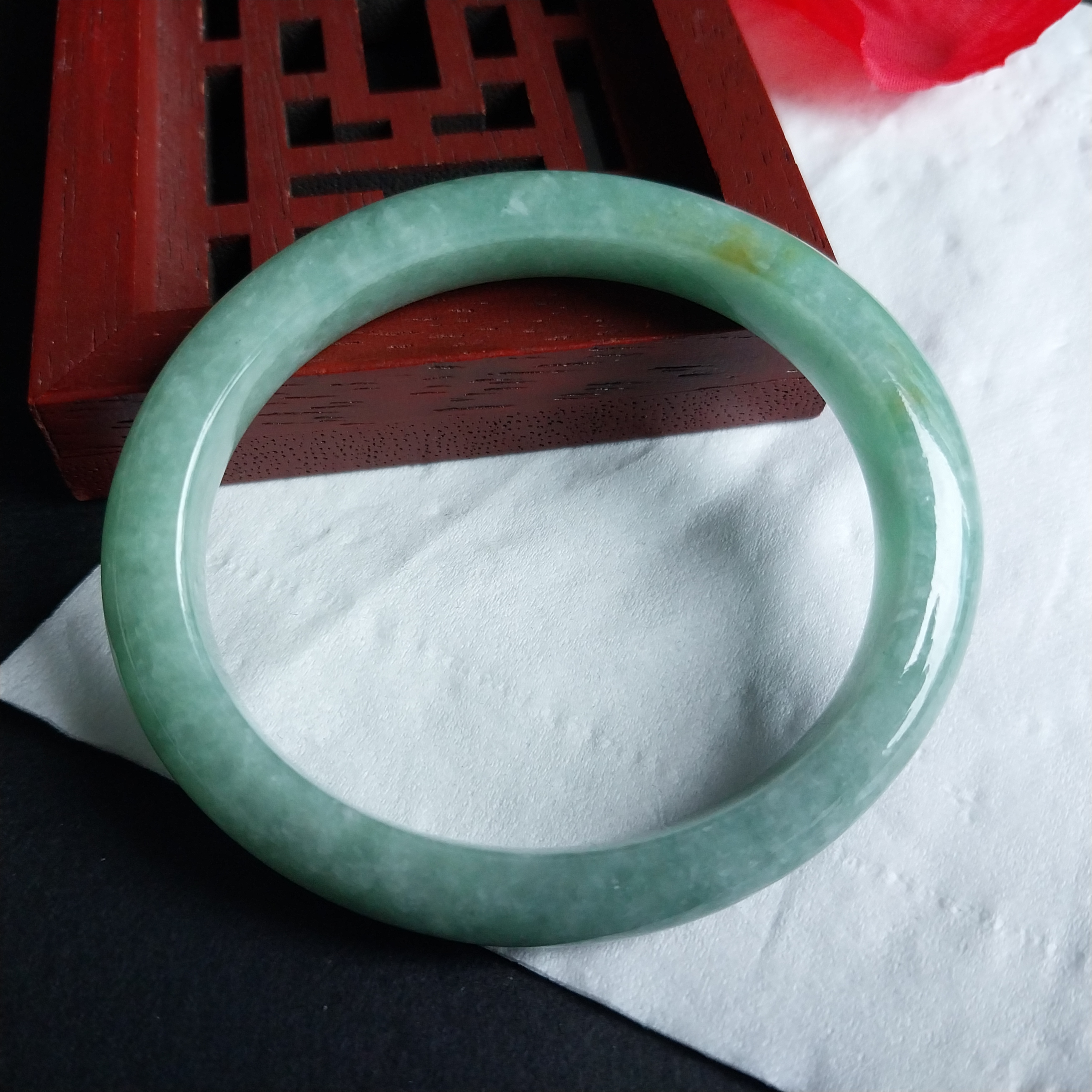 J2078 冰糯豆綠貴妃玉鐲 52mm (50-52)