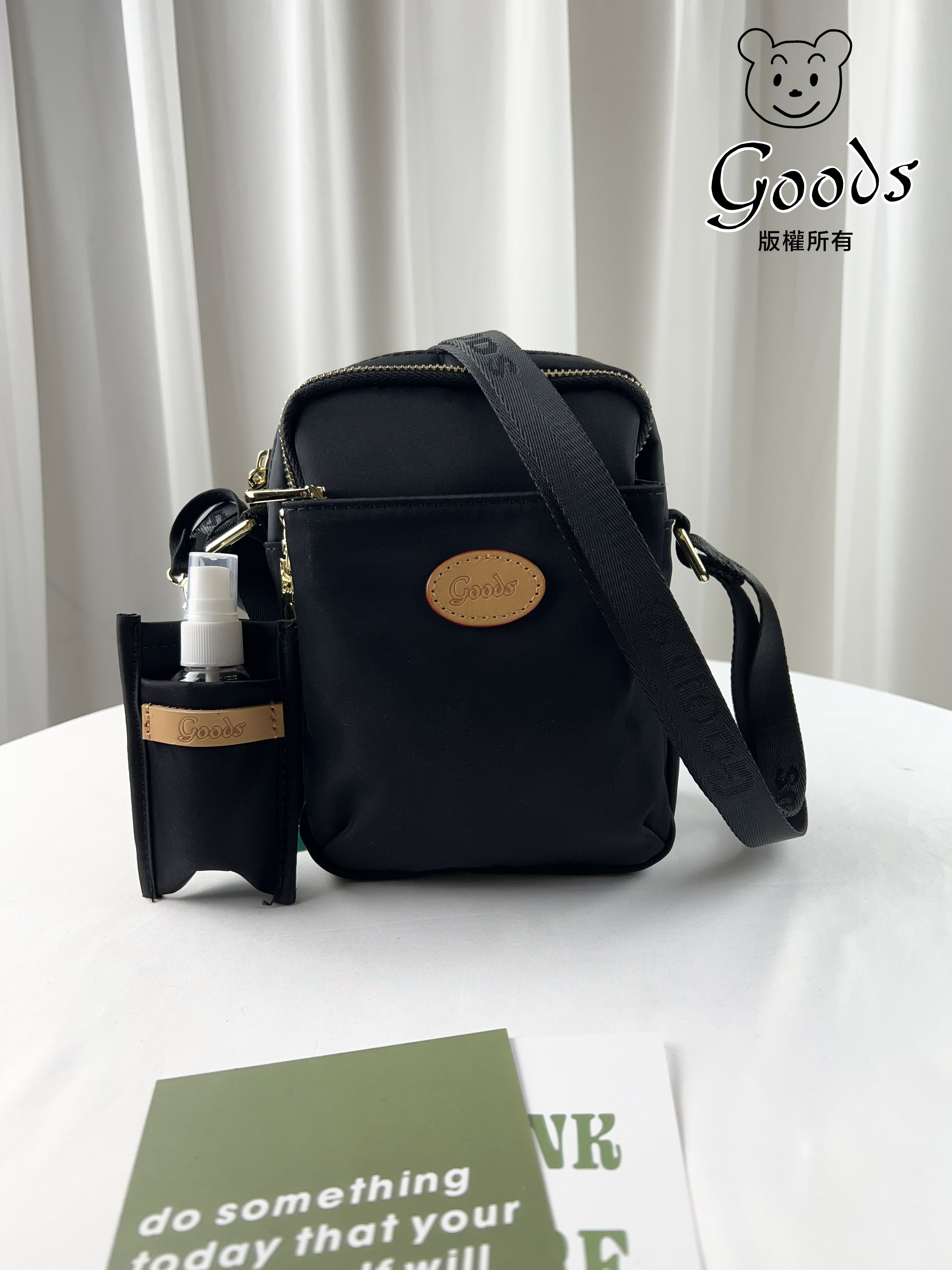 GOODS 素面尼龍防潑水側背包 附酒精瓶 #2499