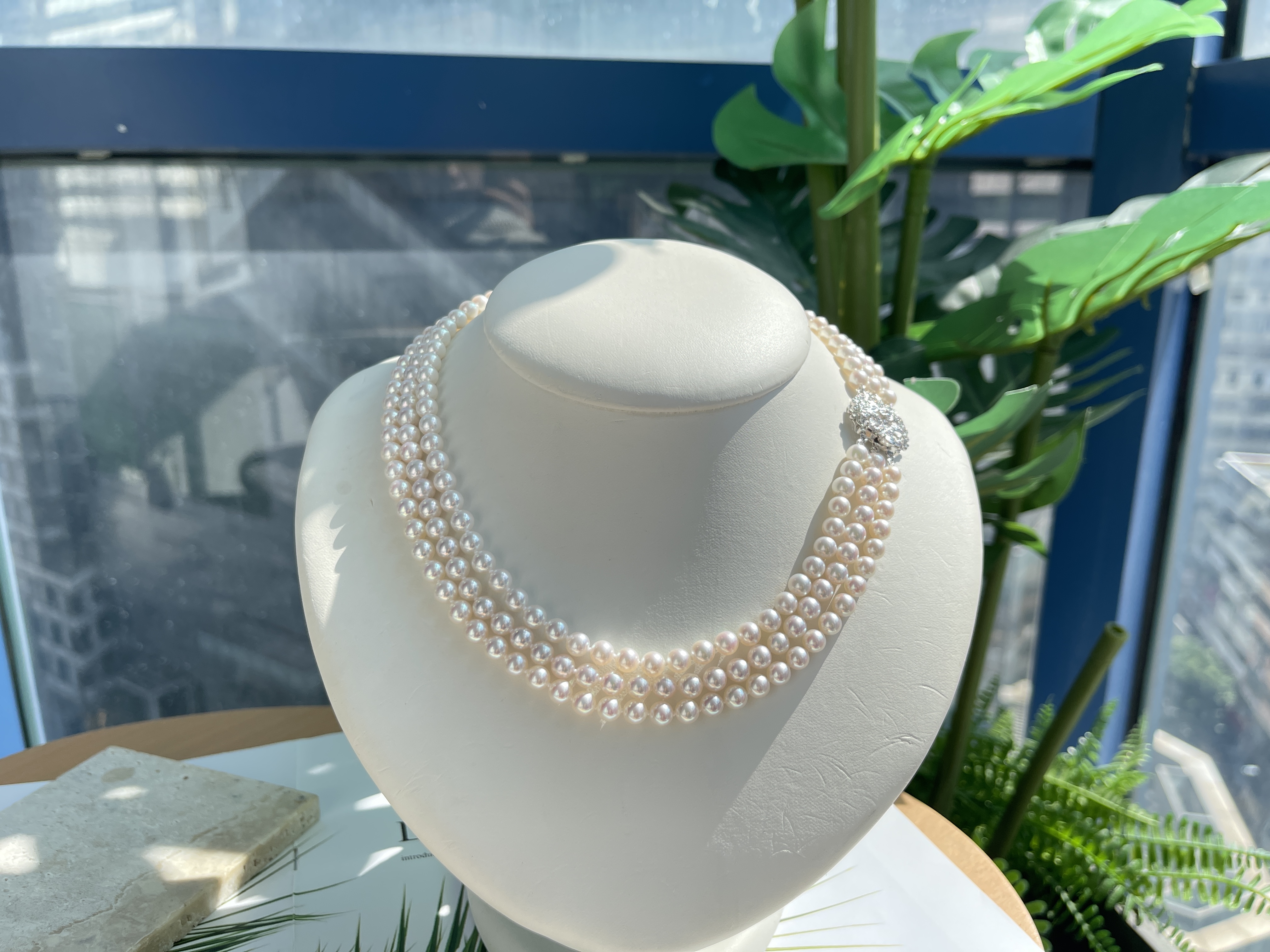 伊利莎白女王同款-三排珍珠項鏈配18K白金鑽石扣 （6-6.5mm)