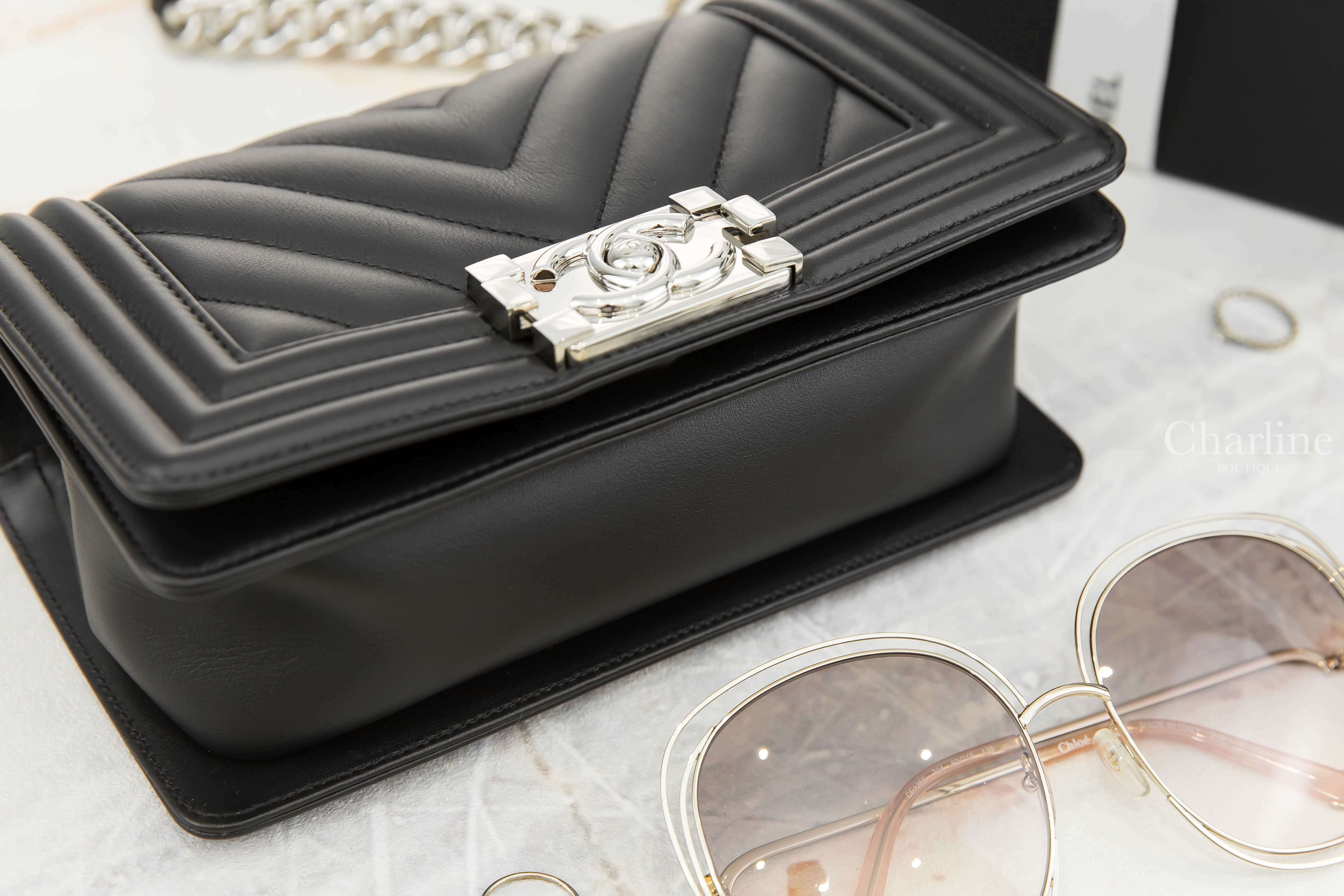 Chanel Small Boy Chanel Handbag 黑色銀CC銀鍊20cm牛皮山形紋手提肩背包-Charline Boutique 精品代購