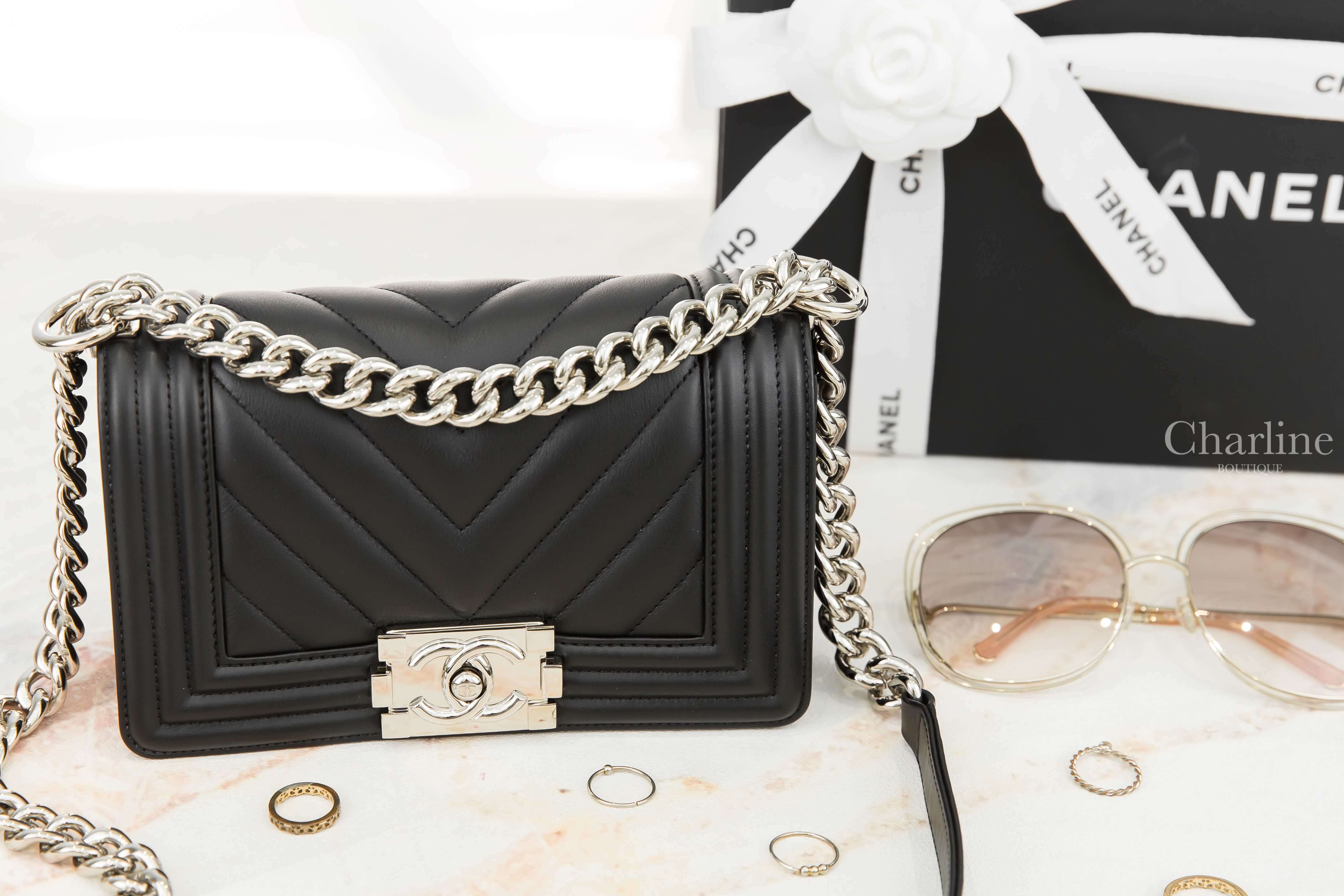 Chanel Small Boy Chanel Handbag 黑色銀CC銀鍊20cm牛皮山形紋手提肩背包-Charline Boutique 精品代購