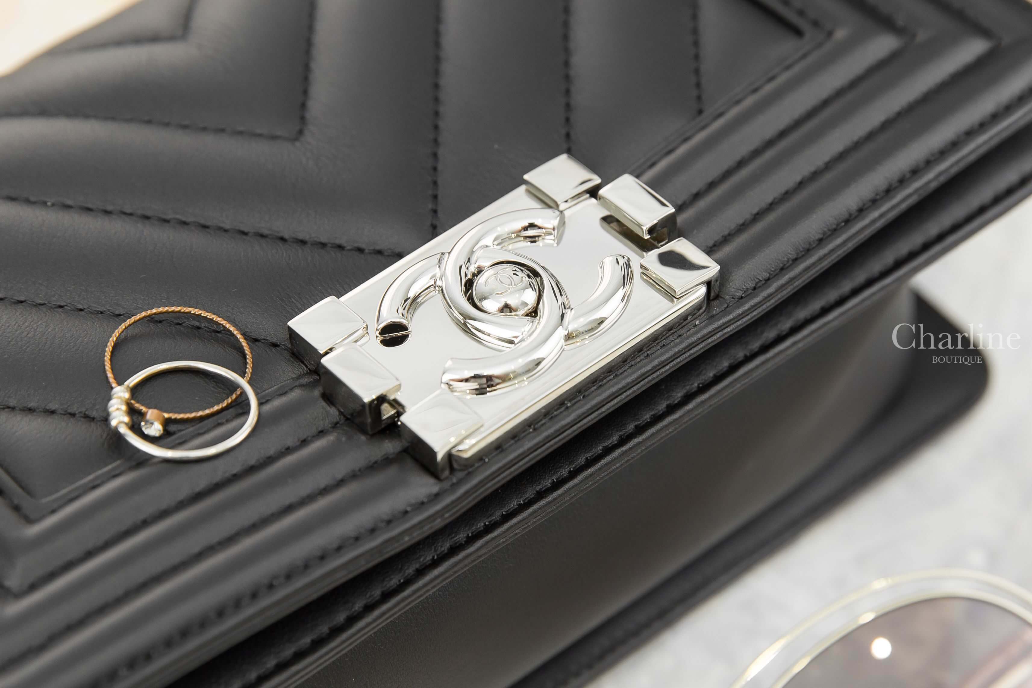 Chanel Small Boy Chanel Handbag 黑色銀CC銀鍊20cm小牛皮山形紋手提肩背包