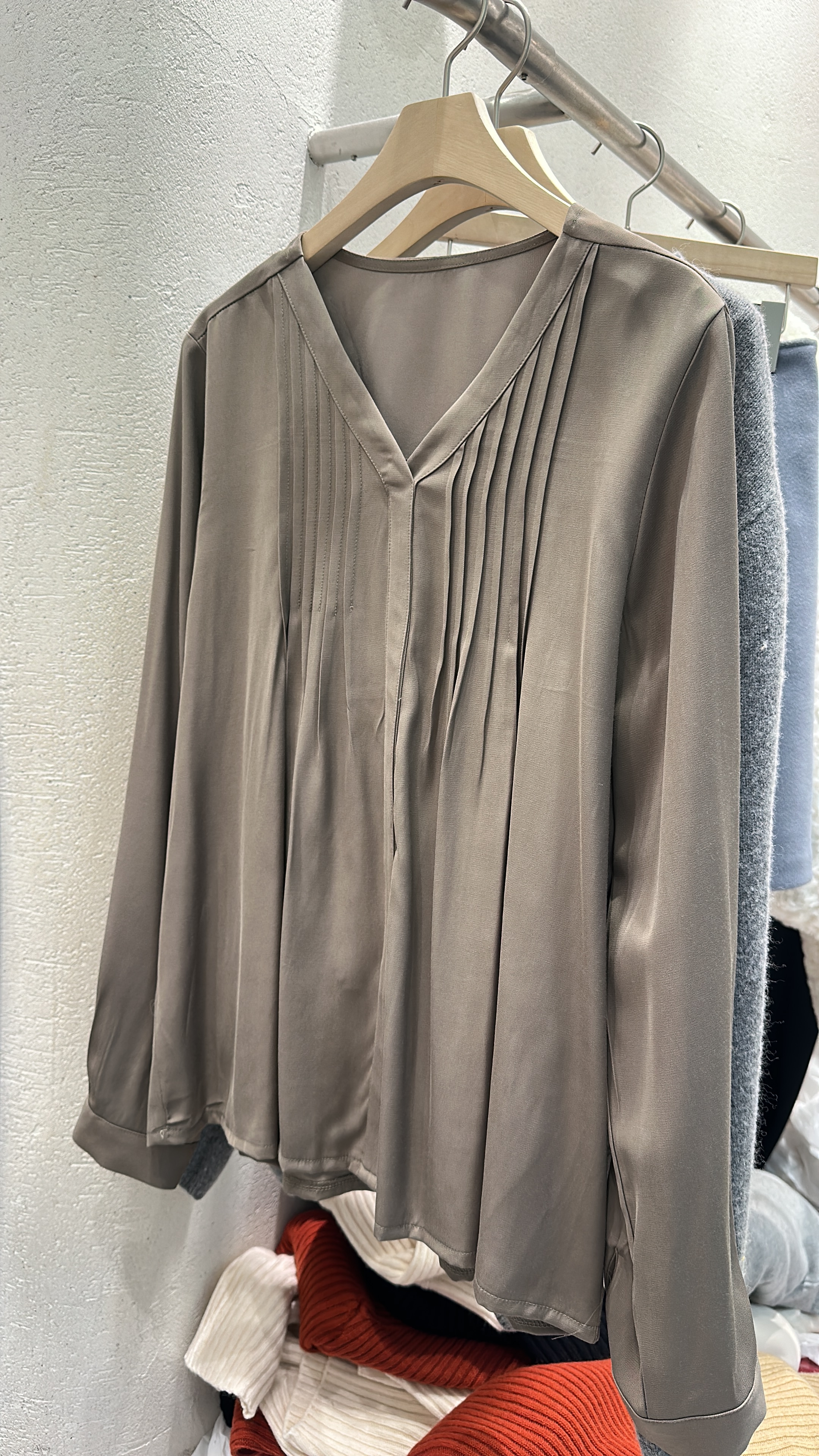 SE_28 V領淨色OL上衣