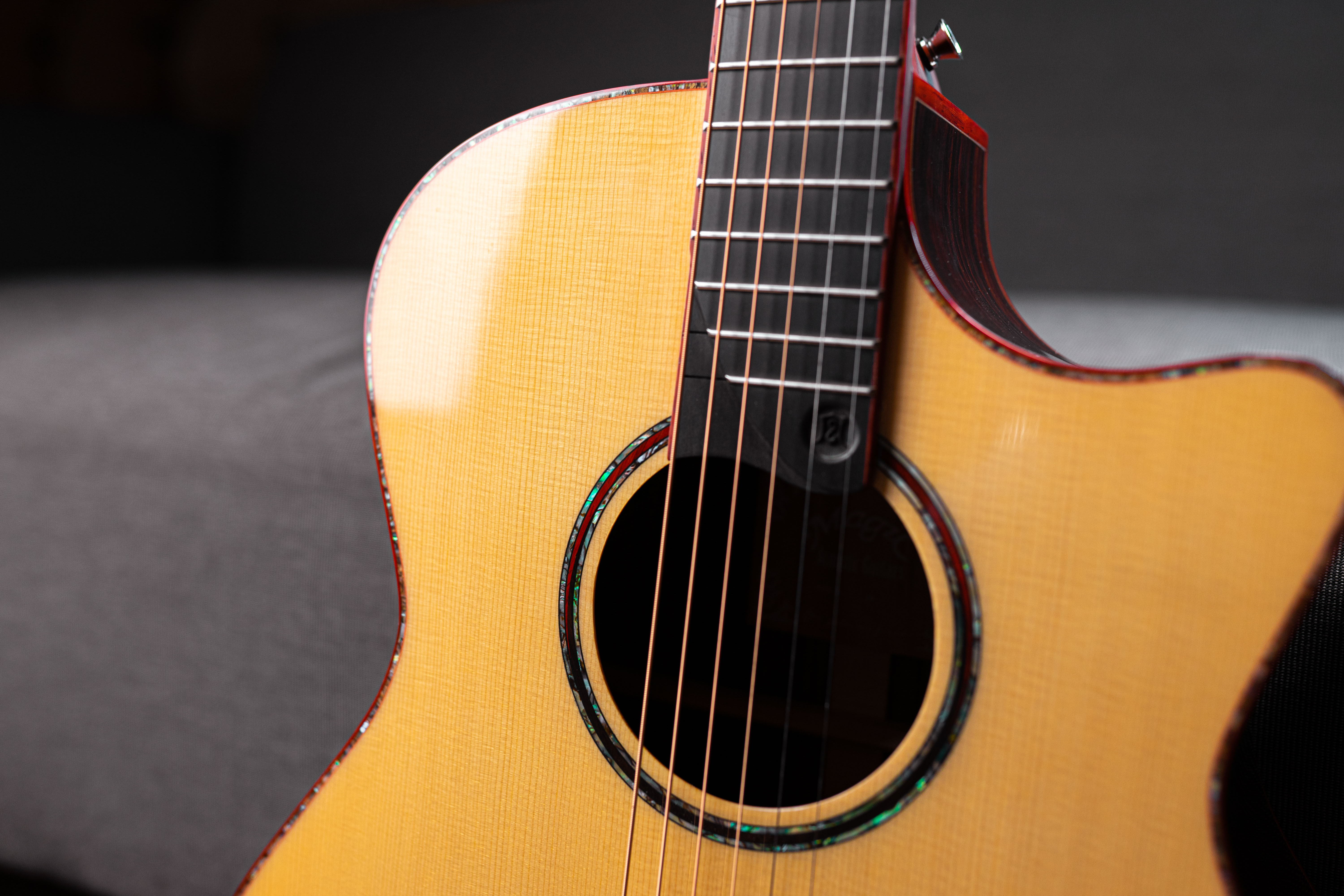 Magic 2A天狼 頂級手工系列吉他 3A德國雲杉面板 3A印度玫瑰木側背板 非洲紫檀木鑲邊靠手 全單板吉他 第 3 張圖片｜三峽吉他 / Bass