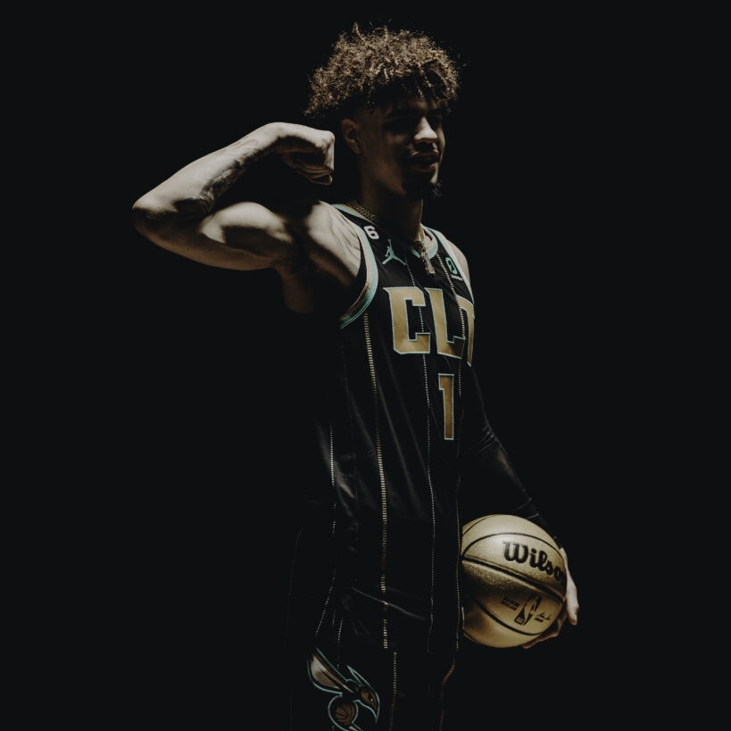 夏洛特黃蜂隊 22-23 城市版球衣