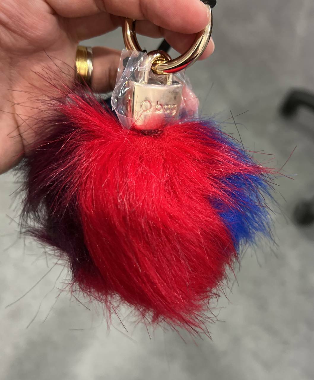 [S] O BAG ACESSORIES FURRY BALL,BLUE/RED,SOB55 (SOB55)