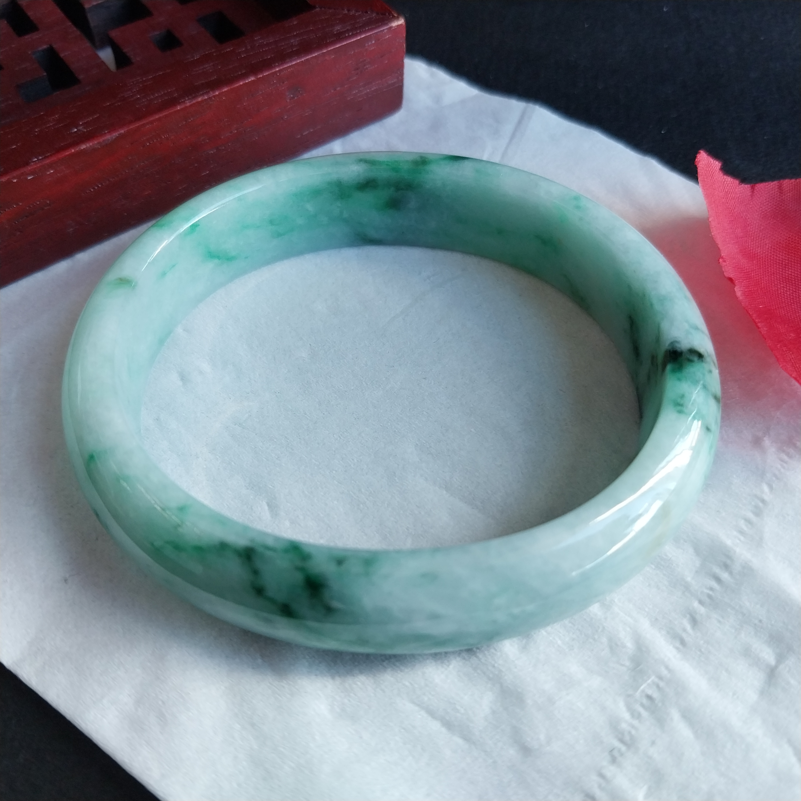 J2085 冰糯飄花貴妃玉鐲 52mm (50-52)