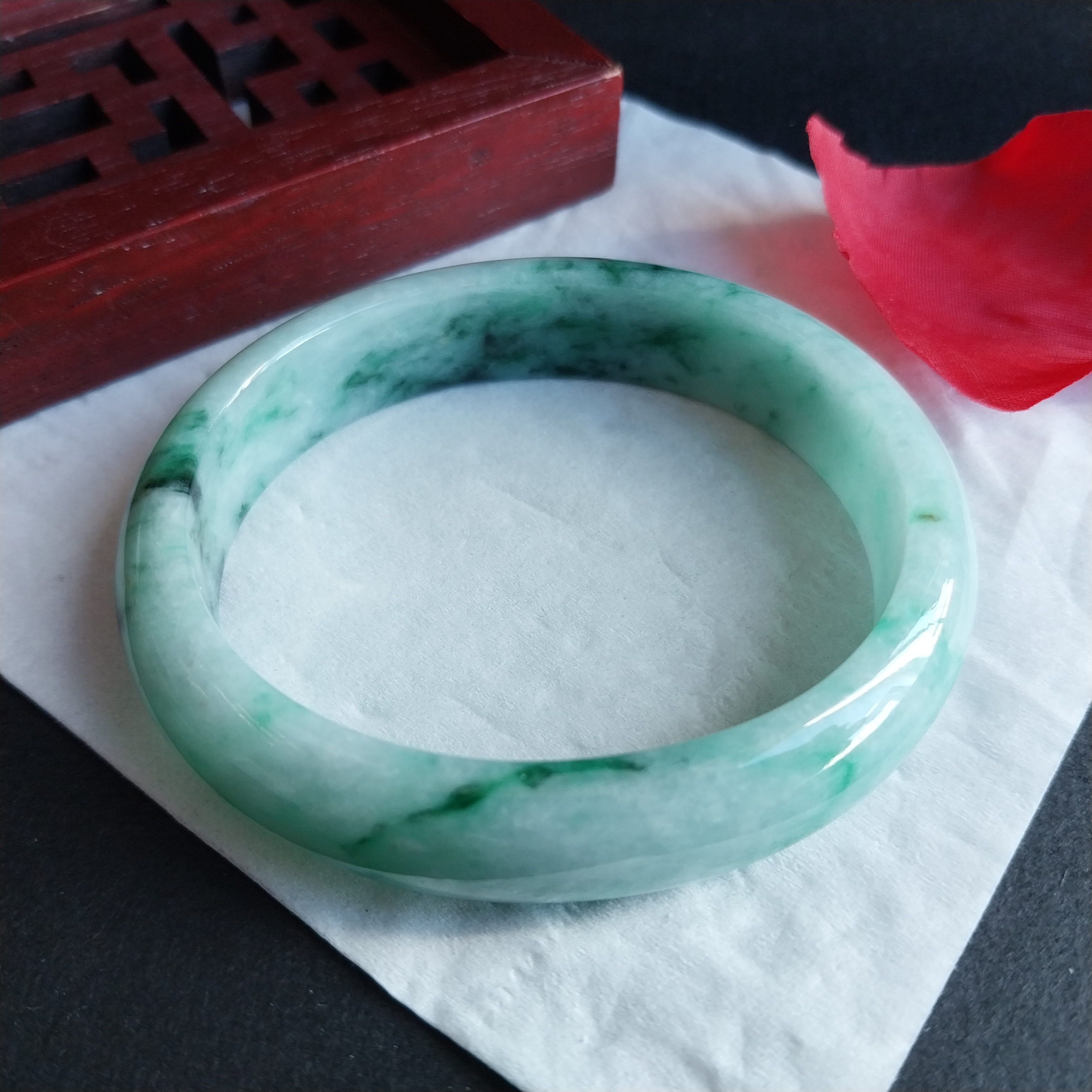 J2085 冰糯飄花貴妃玉鐲 52mm (50-52)