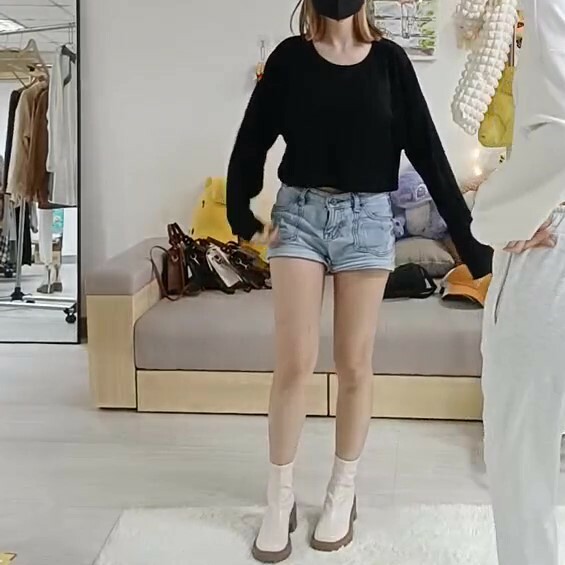 【小編包色】正韓超親膚黑白素色短版長袖上衣(S-XL)