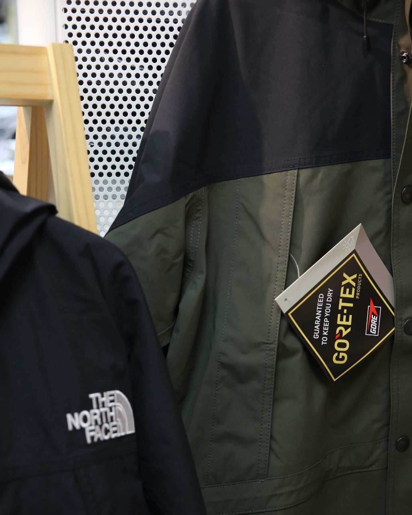 現貨} 🇯🇵 THE NORTH FACE Mountain Light Jacket Gore-Tex